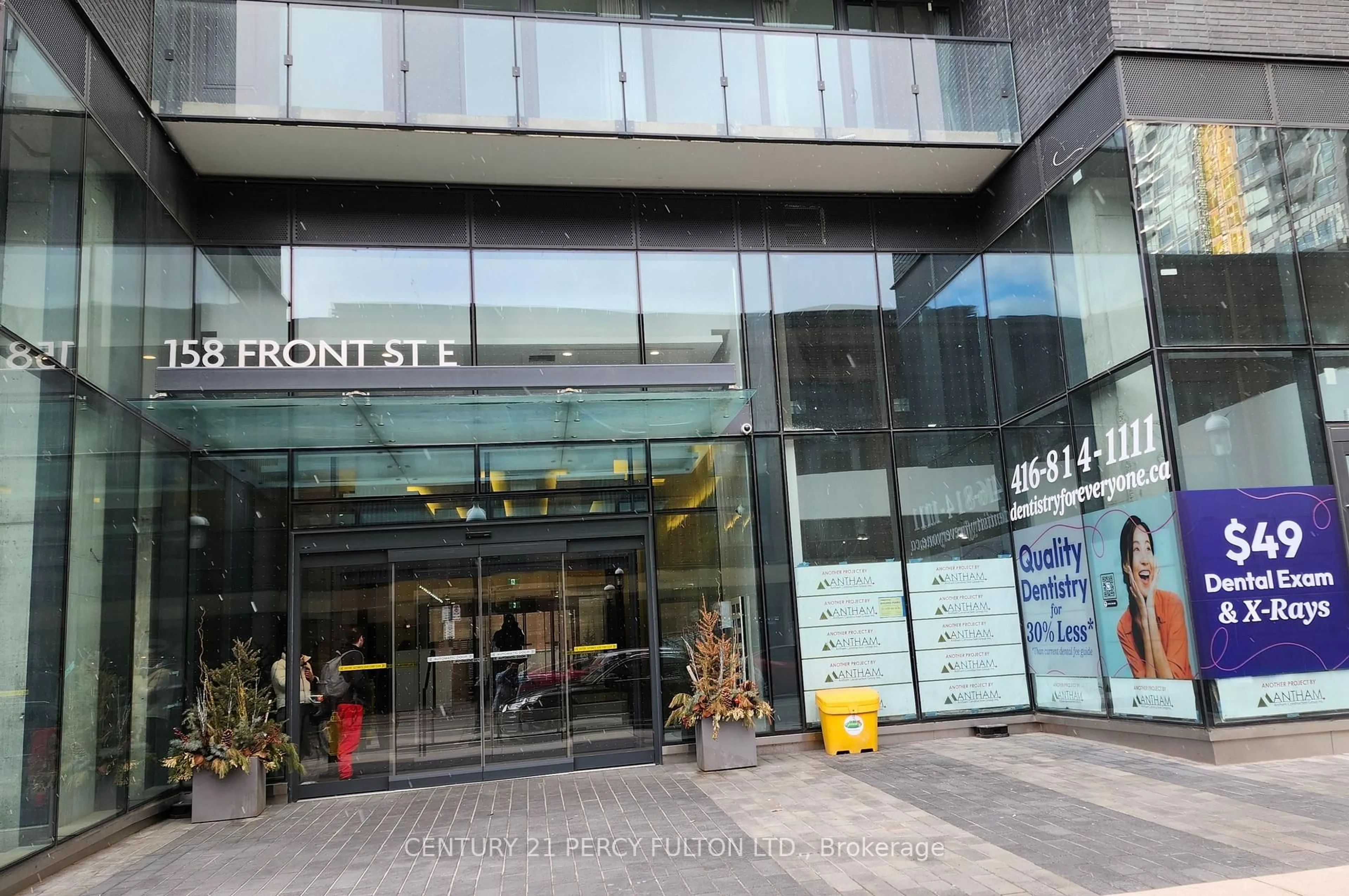 Indoor foyer for 158 Front St #1014, Toronto Ontario M5A 0K9