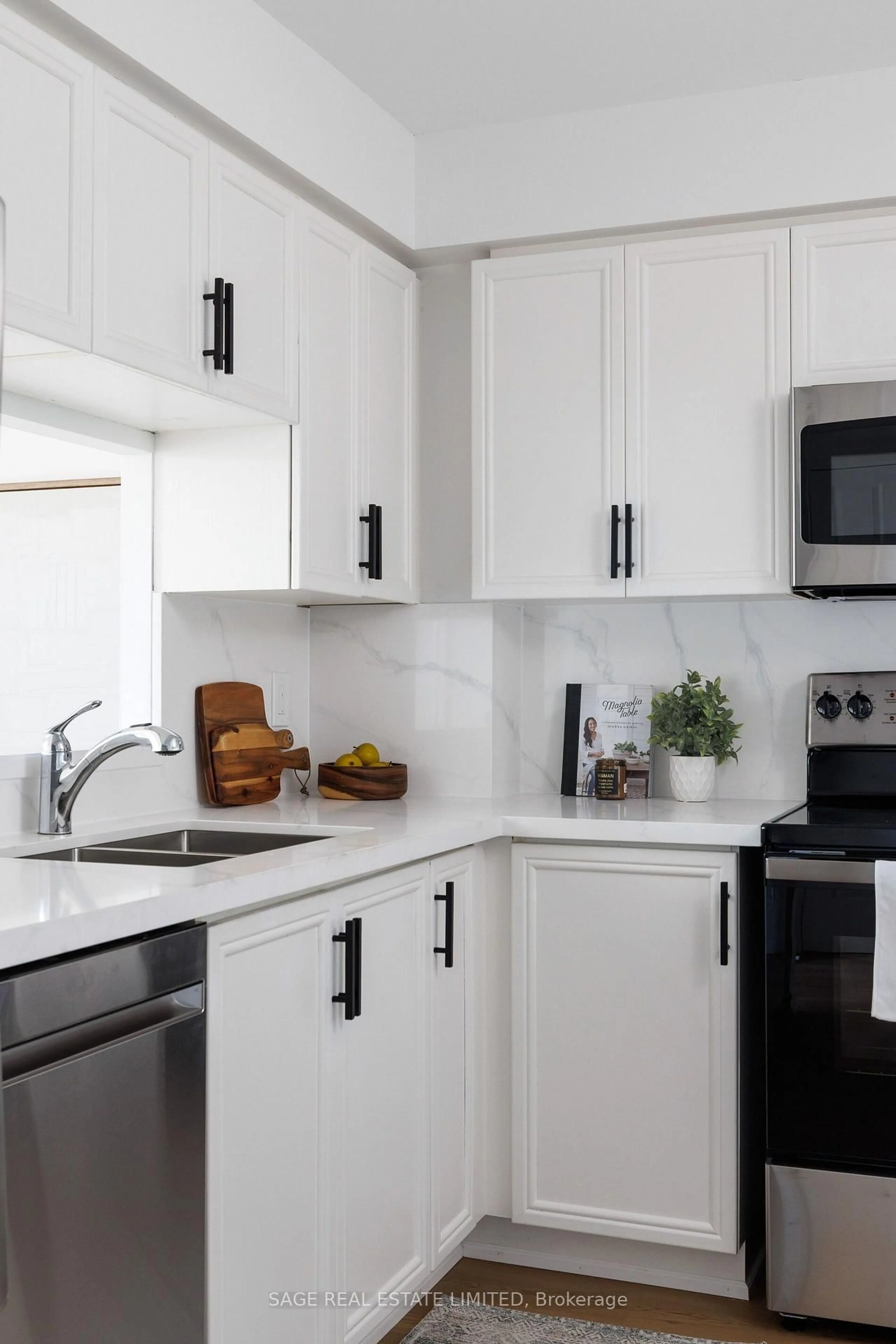 Unknown for 1700 Eglinton Ave #205, Toronto Ontario M4A 2X4