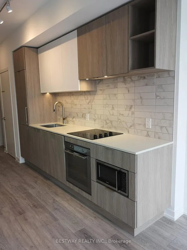 2020 Bathurst St #1611, Toronto 4