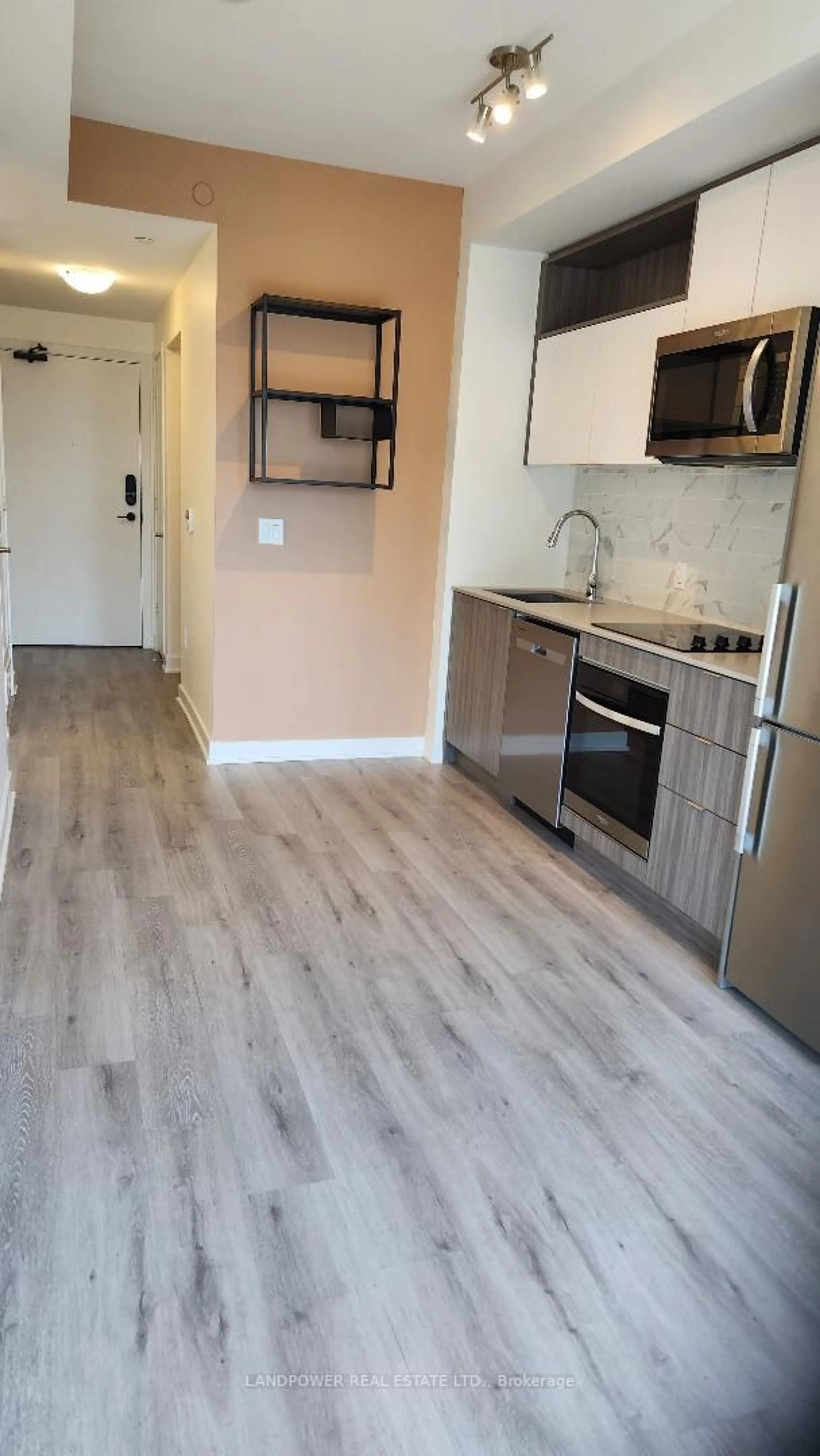 Standard kitchen, wood/laminate floor for 135 Lower Sherbourne St #1853, Toronto Ontario M5A 1Y4