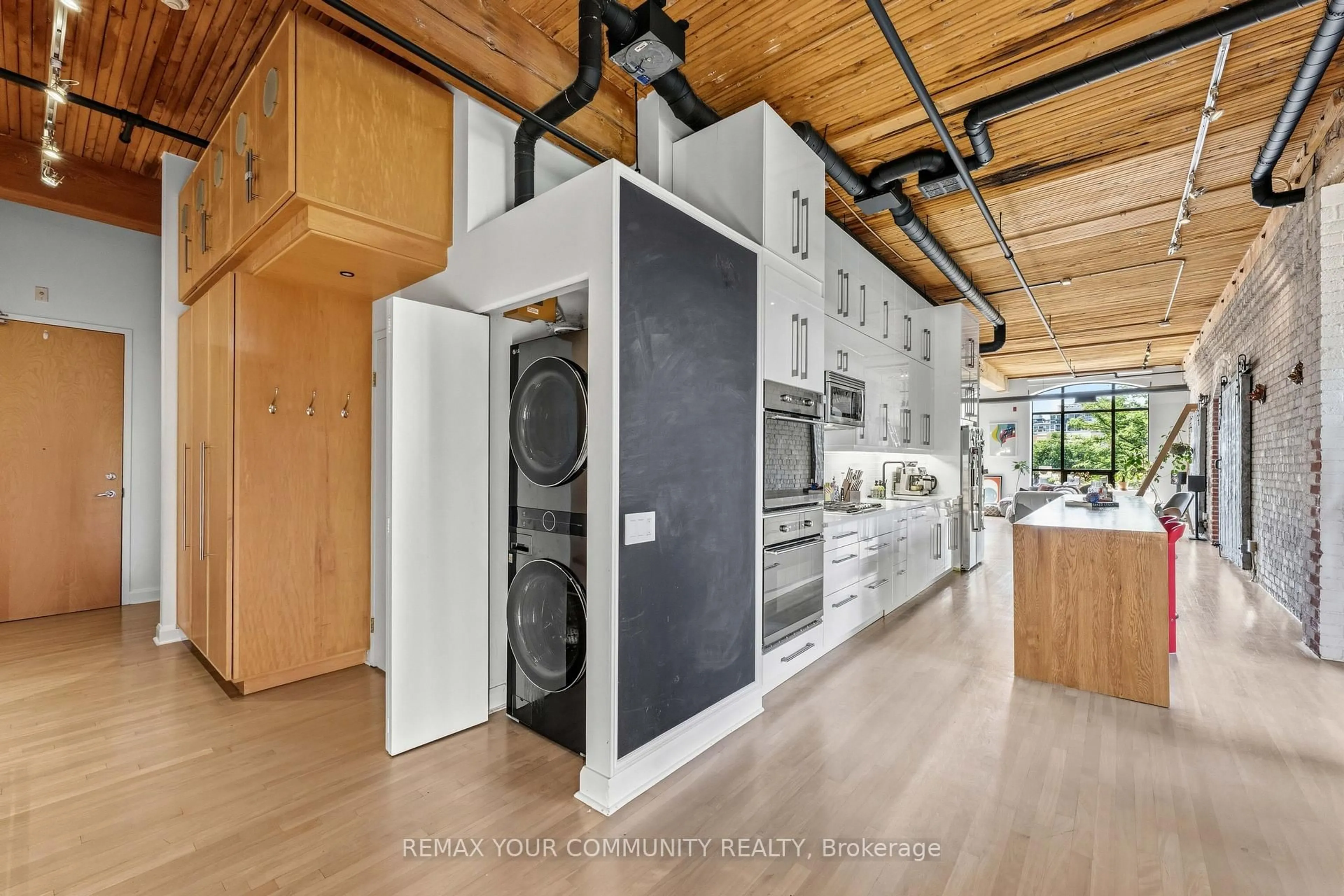 Contemporary kitchen, unknown for 993 Queen St #301, Toronto Ontario M6J 1H2