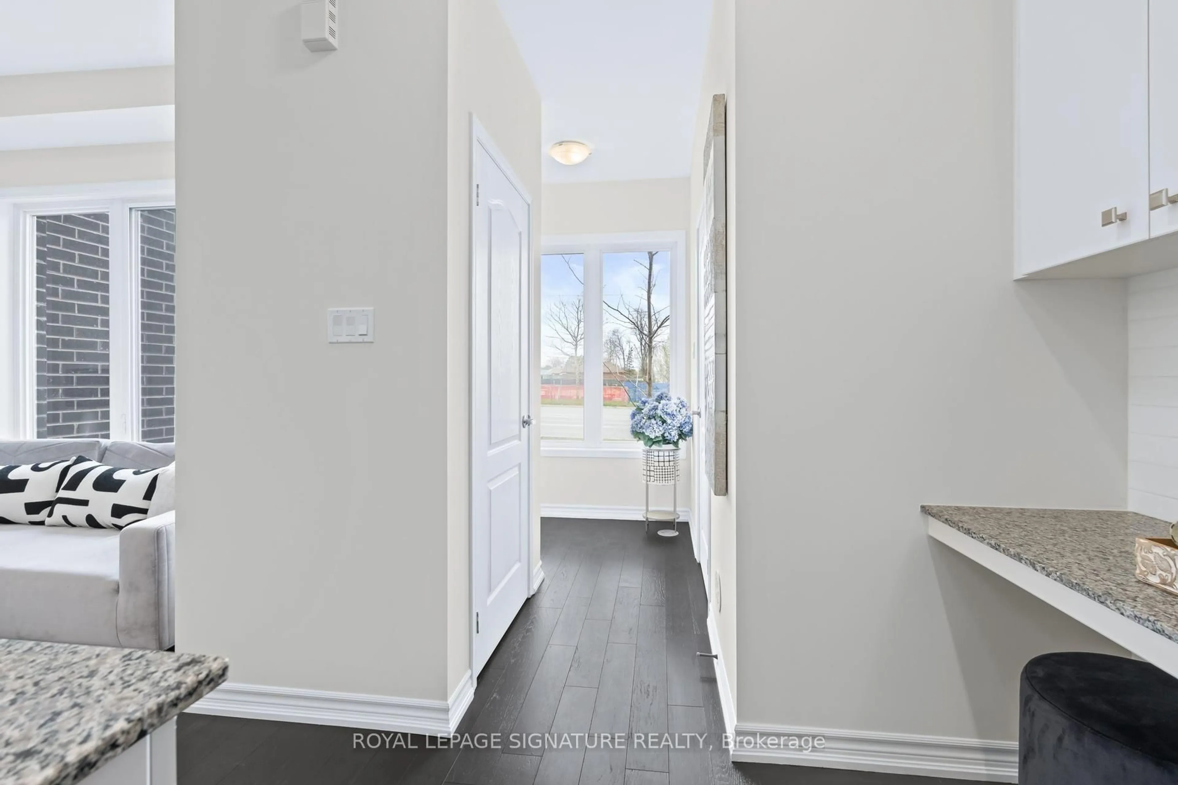 Indoor entryway for 1970 Victoria Park Ave #C, Toronto Ontario M3A 0A8