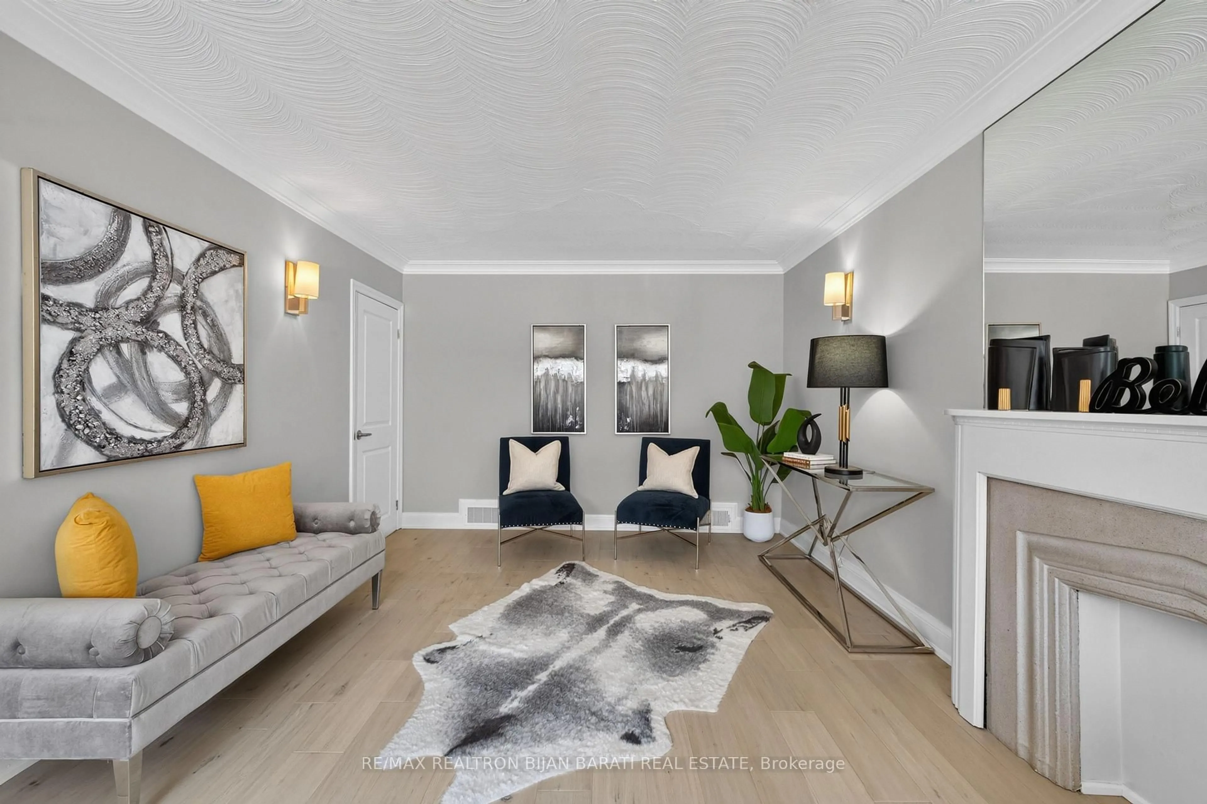 Living room with furniture, unknown for 42 Franklin Ave, Toronto Ontario M2N 1B6