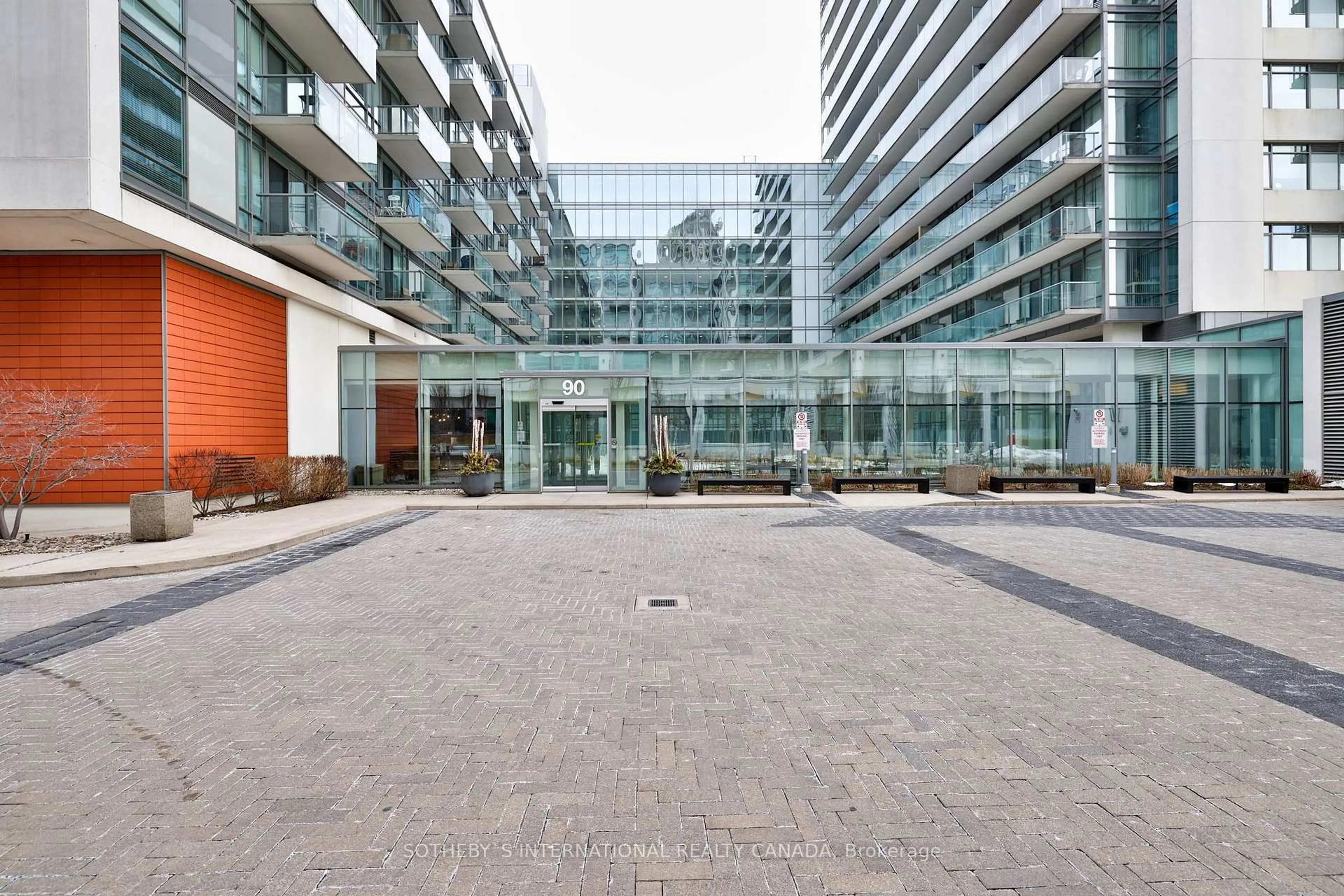 Indoor foyer for 90 Stadium Rd #433, Toronto Ontario M5V 3W5
