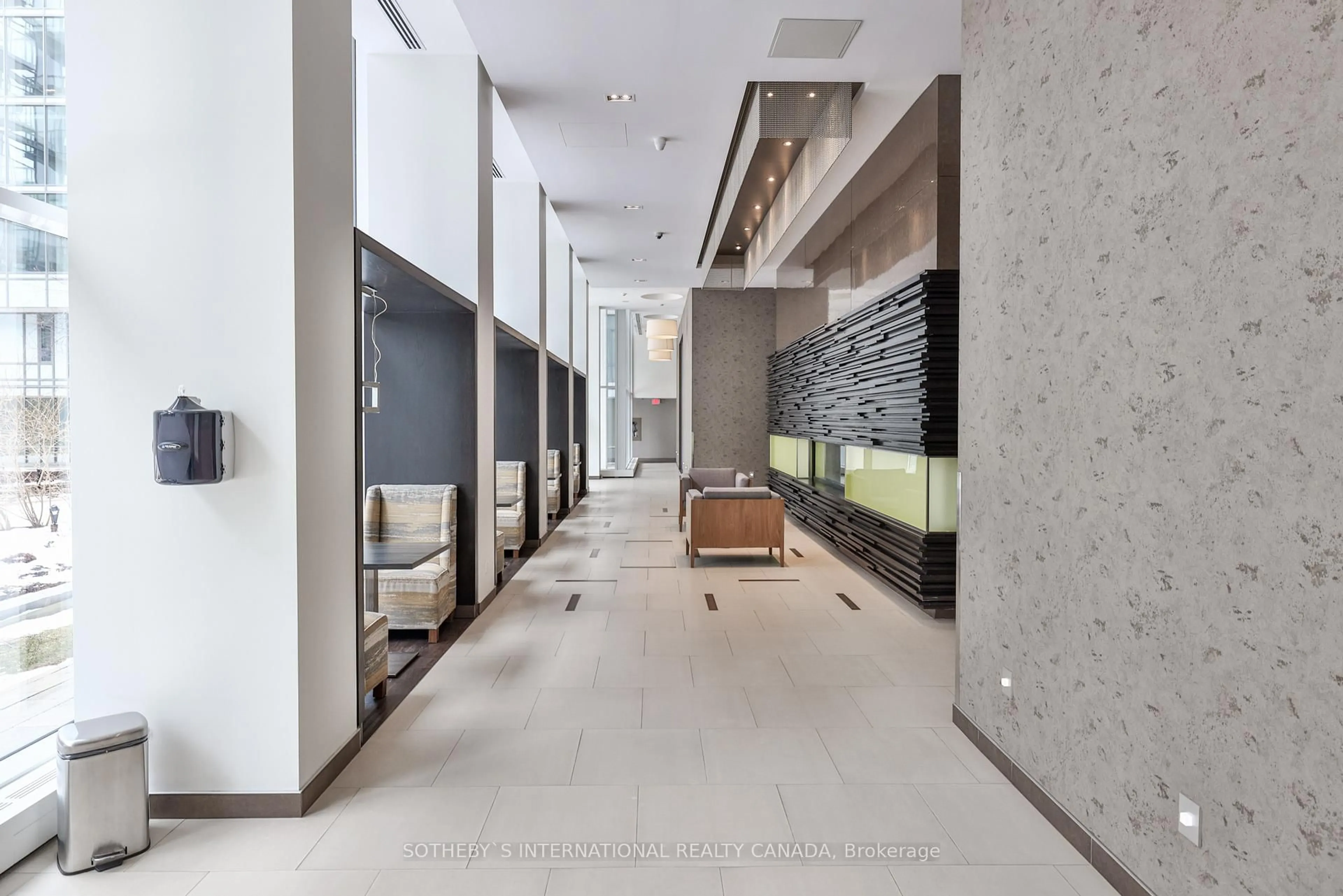 Indoor foyer for 90 Stadium Rd #433, Toronto Ontario M5V 3W5