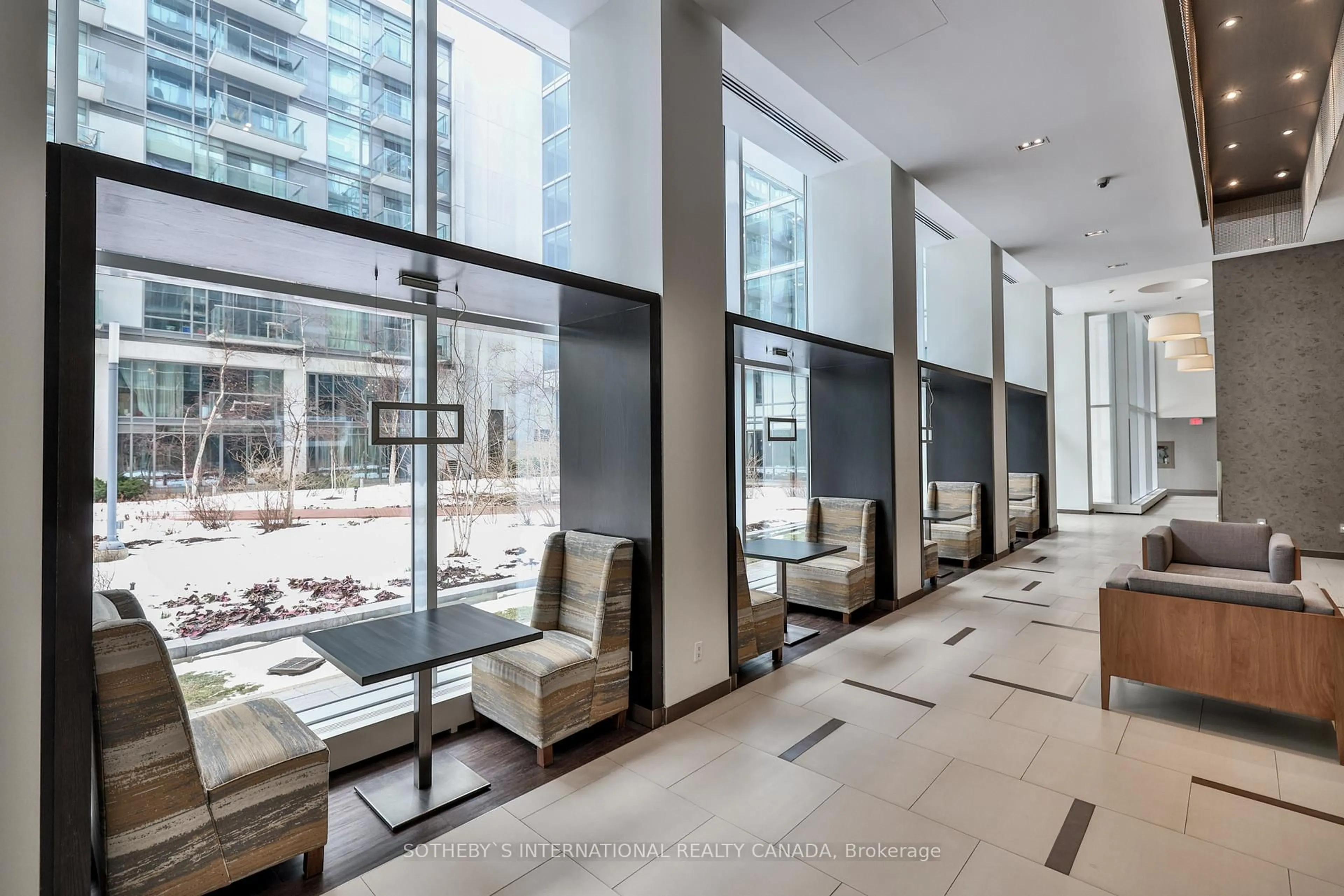 Indoor foyer for 90 Stadium Rd #433, Toronto Ontario M5V 3W5