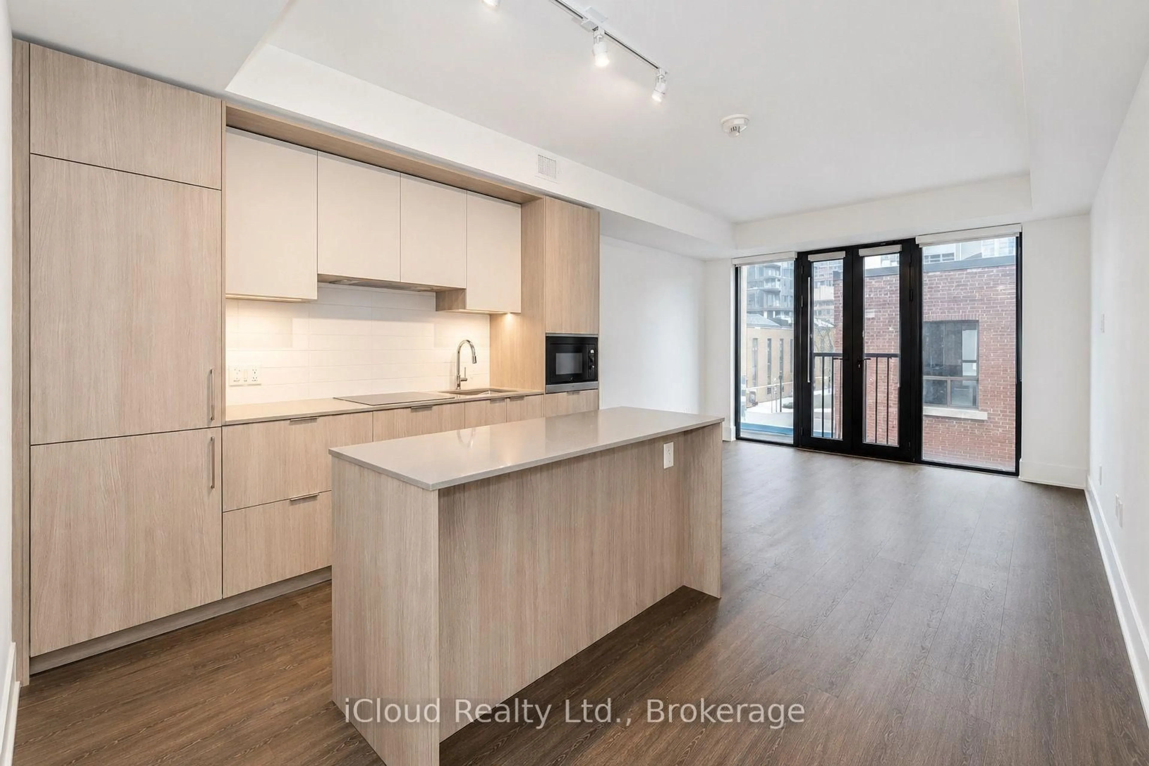 Unknown for 123 Portland St #303, Toronto Ontario M5V 2N4