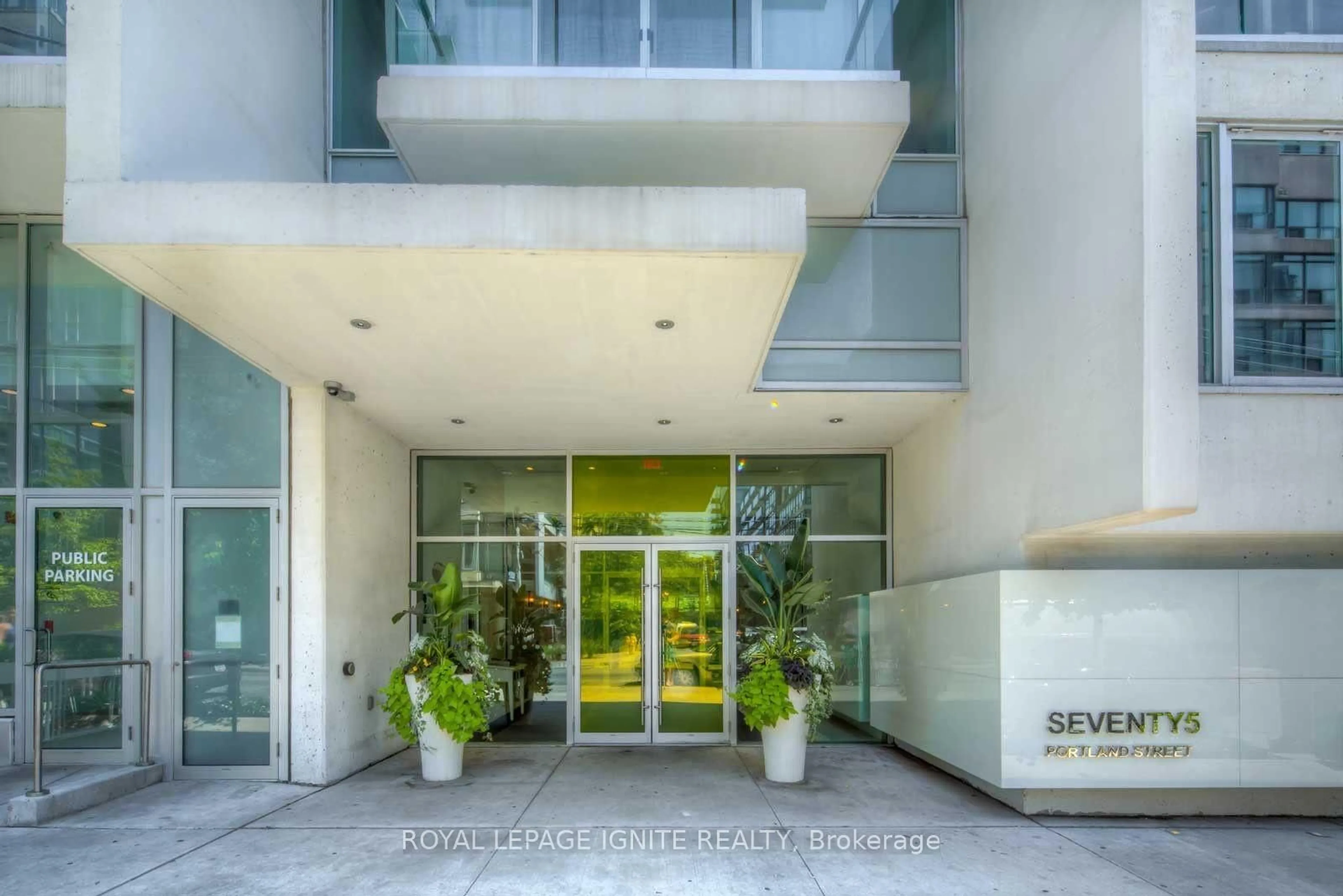 Indoor foyer for 75 Portland St #406, Toronto Ontario M5V 2M9