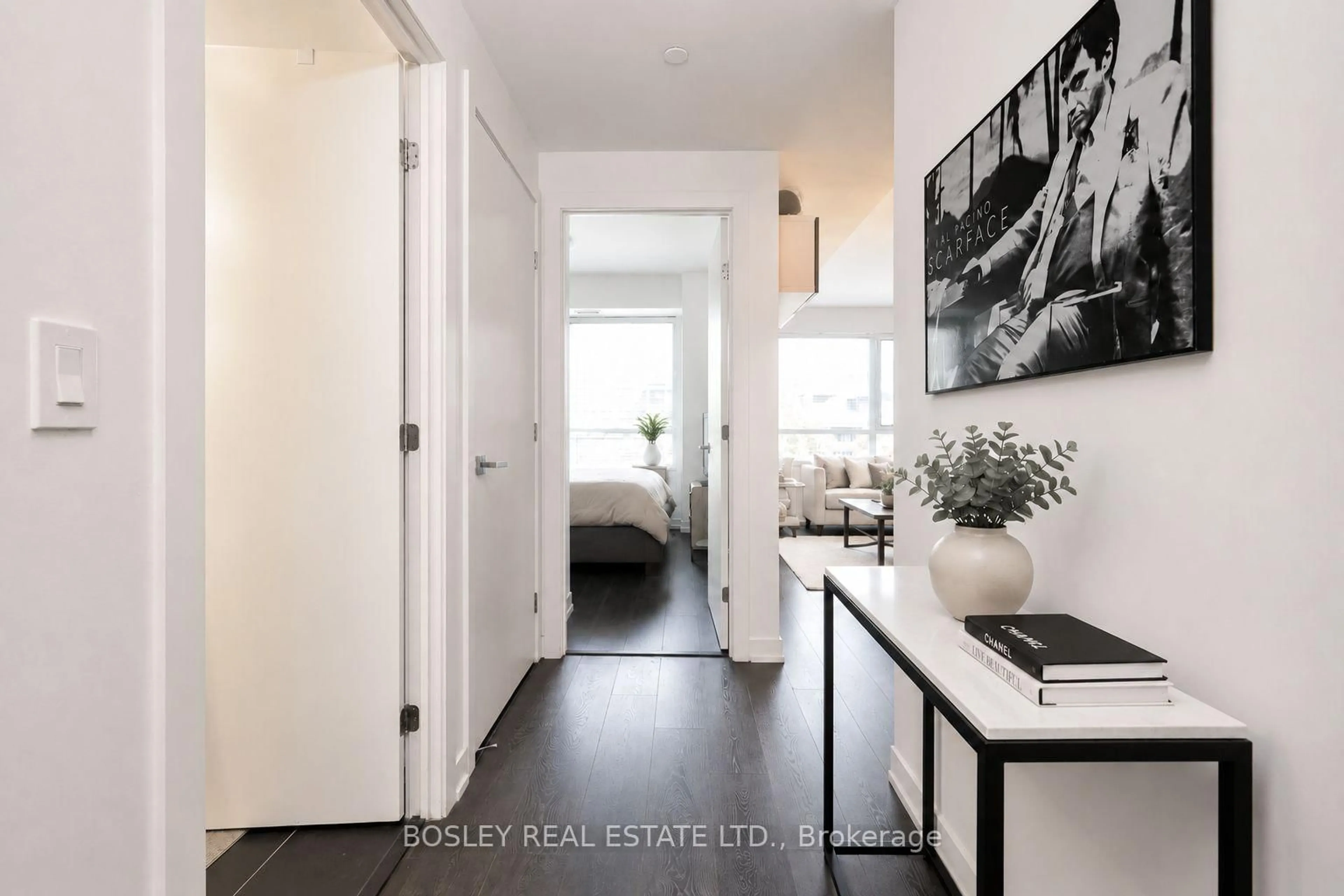 Indoor entryway for 223 St Clair Ave #209, Toronto Ontario M4V 1R3