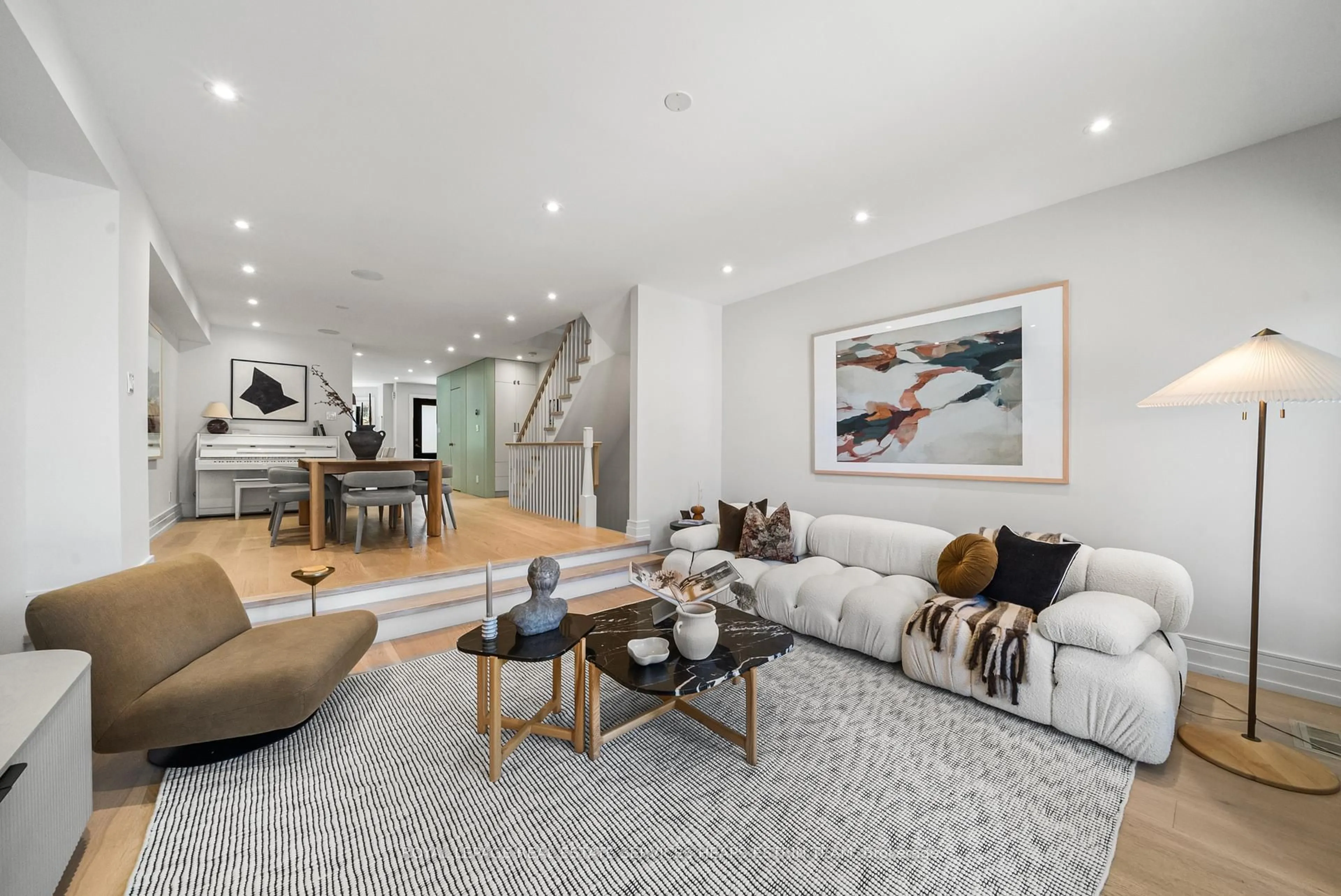 Living room with furniture, unknown for 38 Shaftesbury Ave, Toronto Ontario M4T 1A2