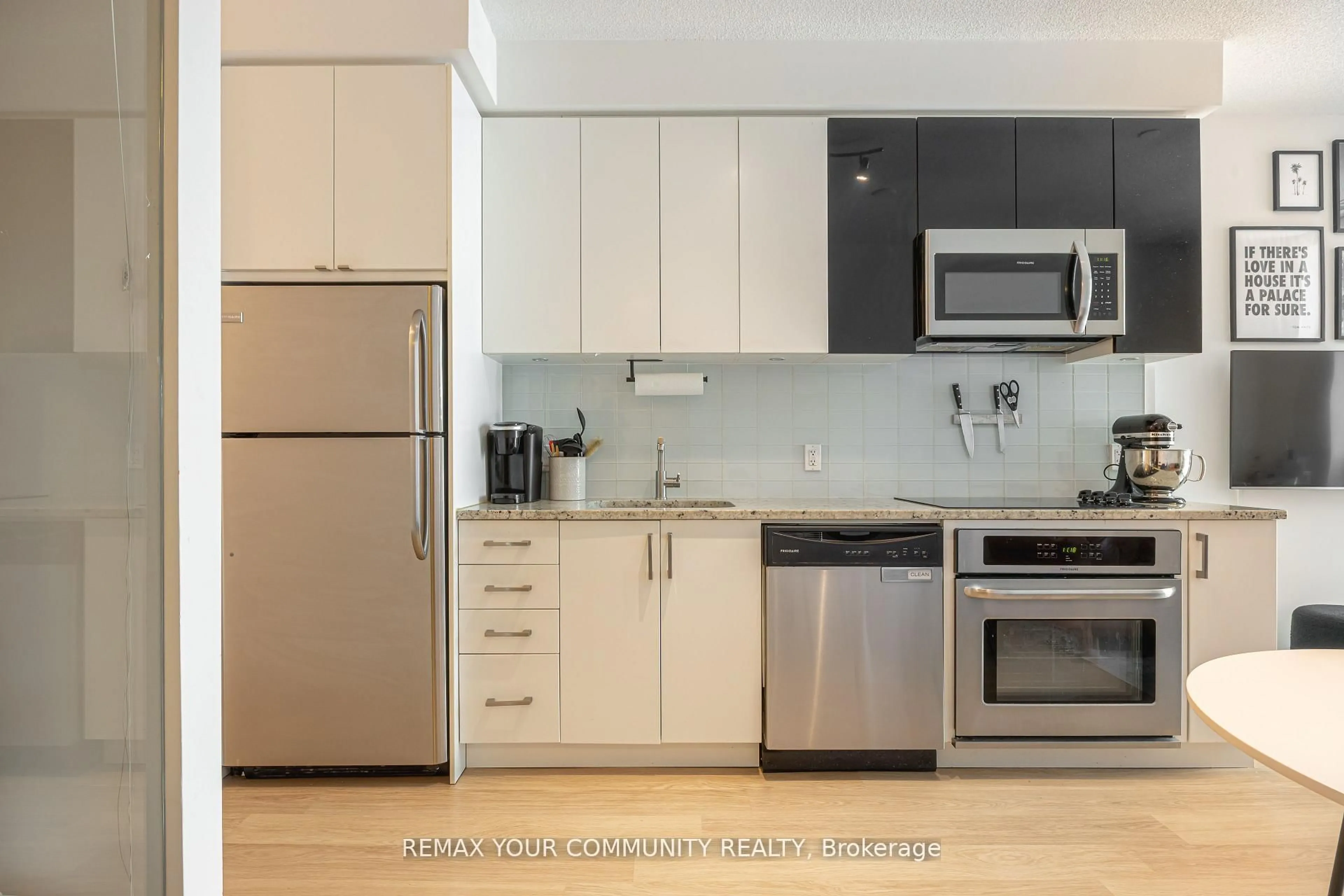 Standard kitchen, unknown for 98 Lillian St #724, Toronto Ontario M4P 2Y3