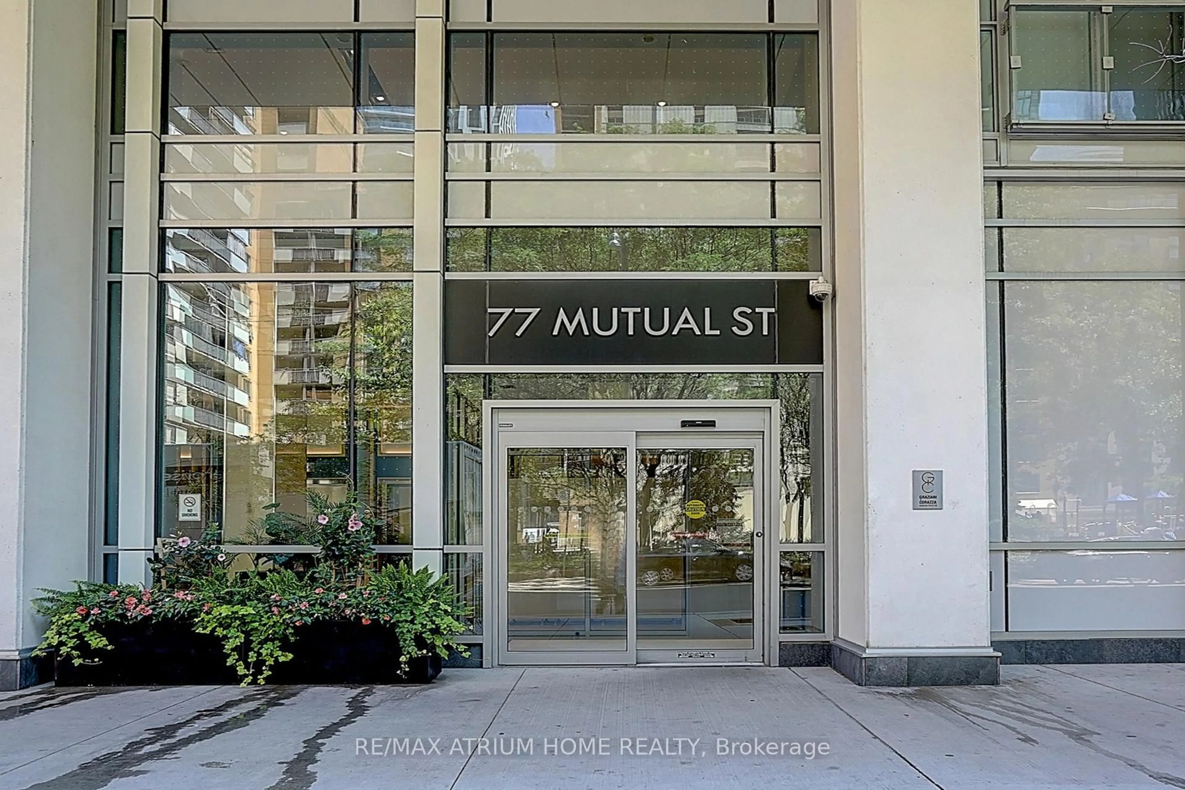 Indoor foyer for 77 Mutual St #806, Toronto Ontario M5B 2A9