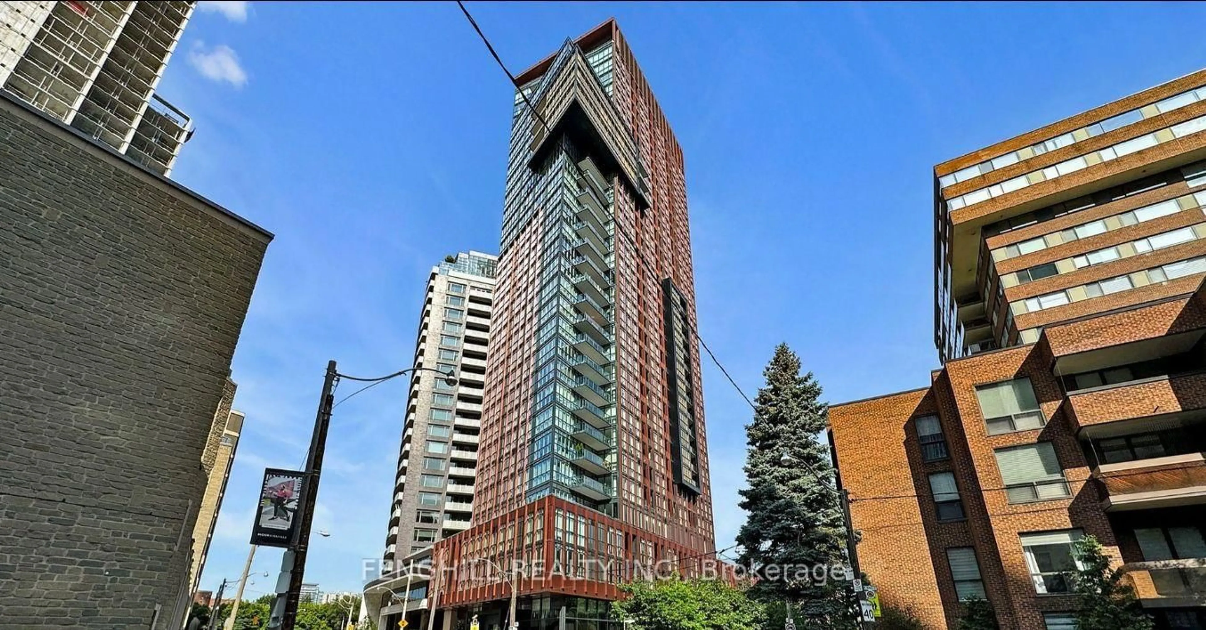 Indoor foyer for 32 Davenport Rd #1108, Toronto Ontario M5R 0B5