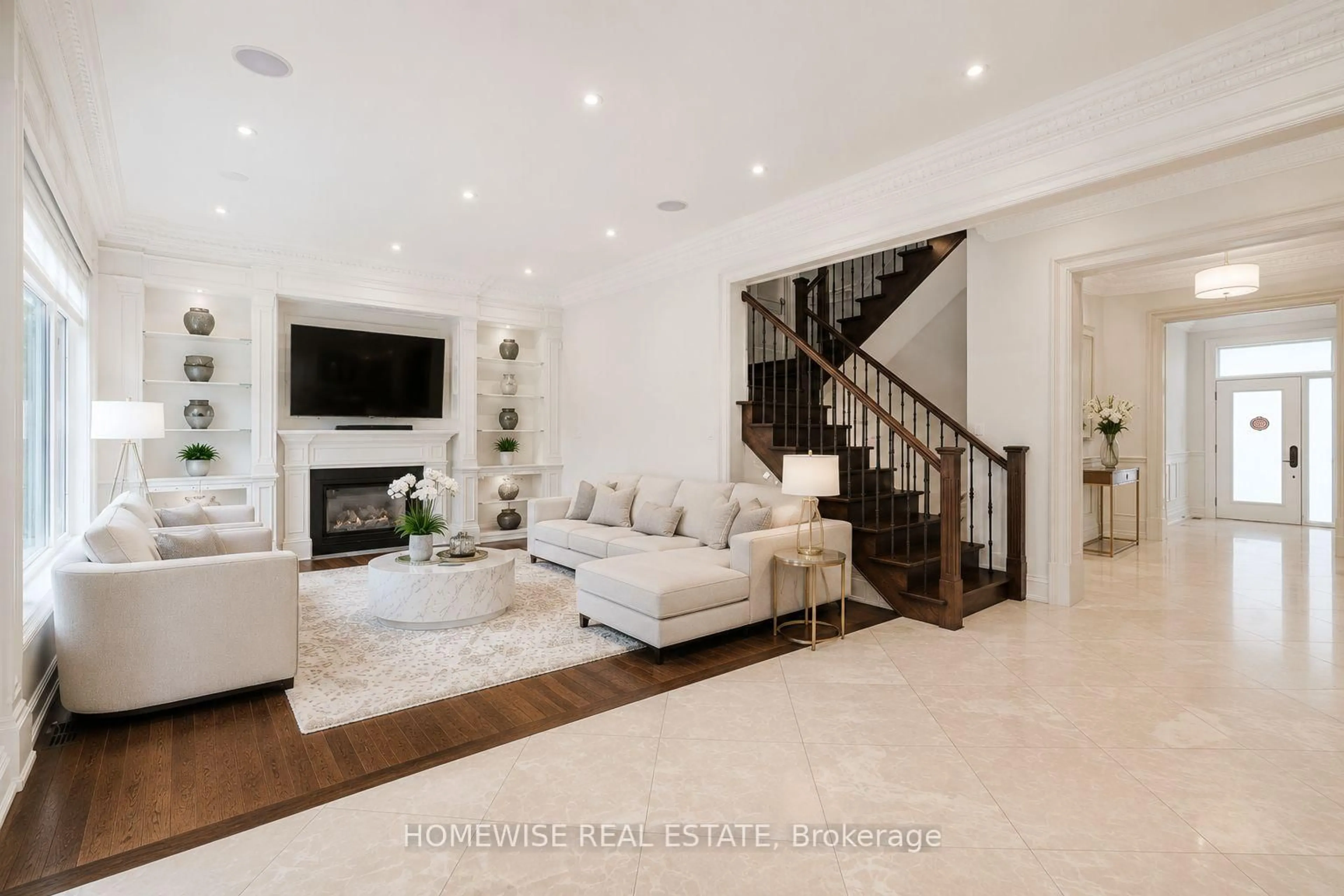 Living room with furniture, unknown for 2706 Bayview Ave, Toronto Ontario M2L 1B9