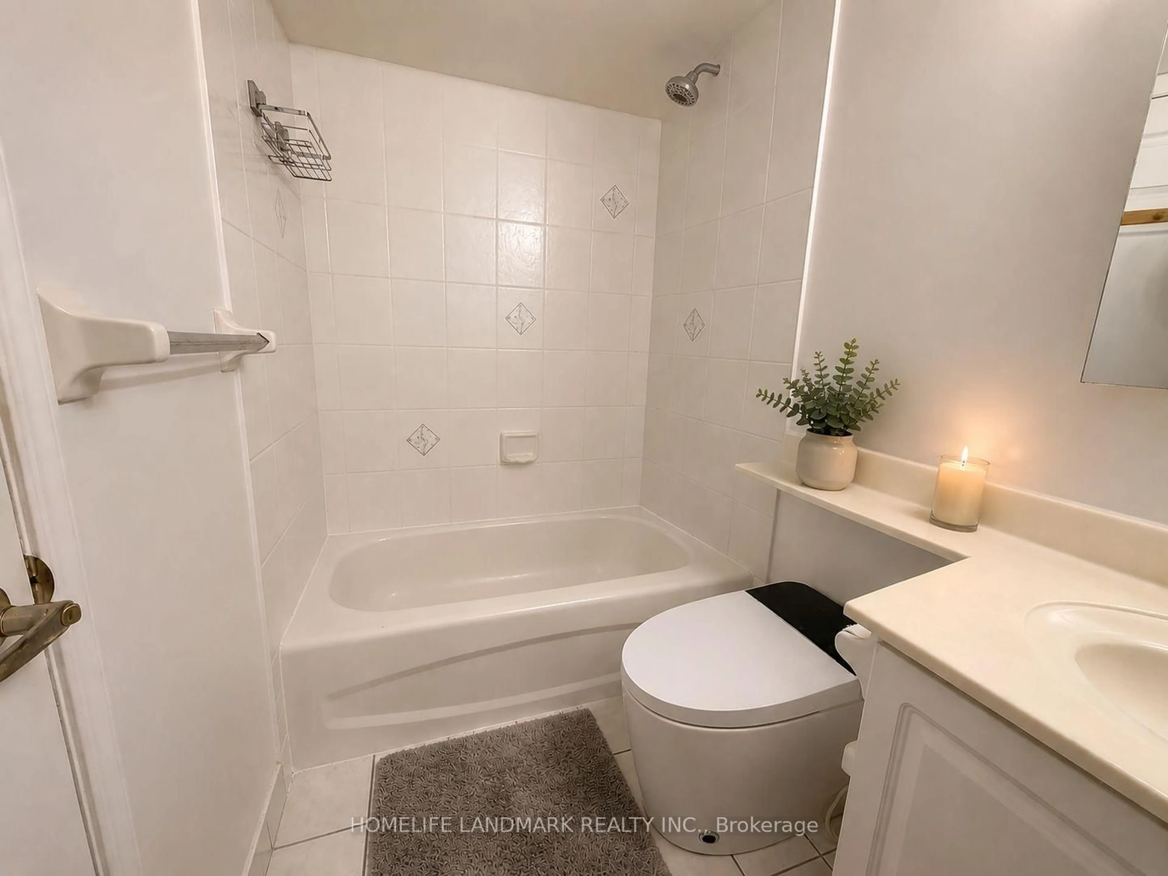 Standard bathroom, ceramic/tile floor for 20 Olive Ave #1211, Toronto Ontario M2N 7G5