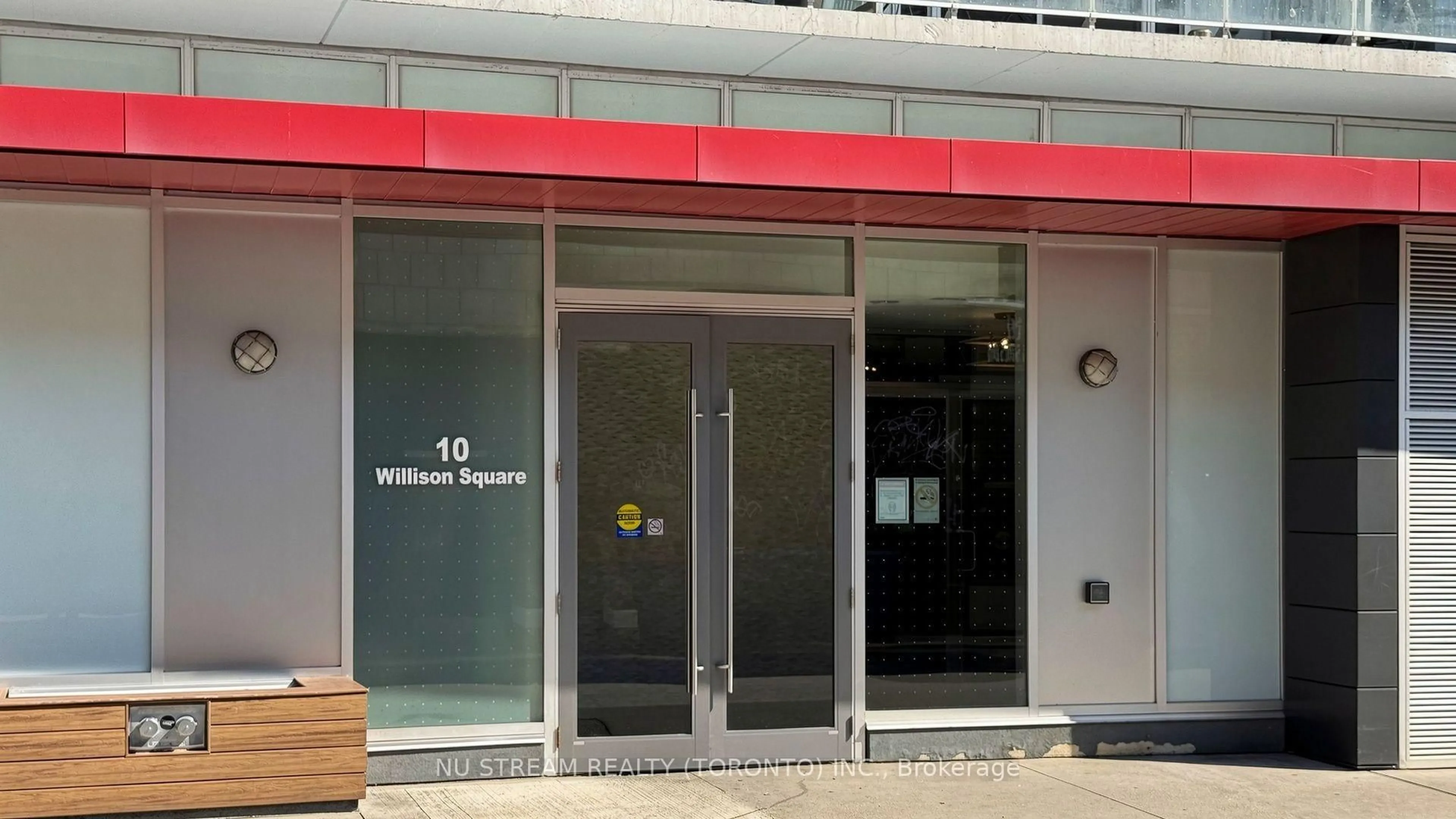 Indoor foyer for 10 Willison Sq #708, Toronto Ontario M5T 0A8