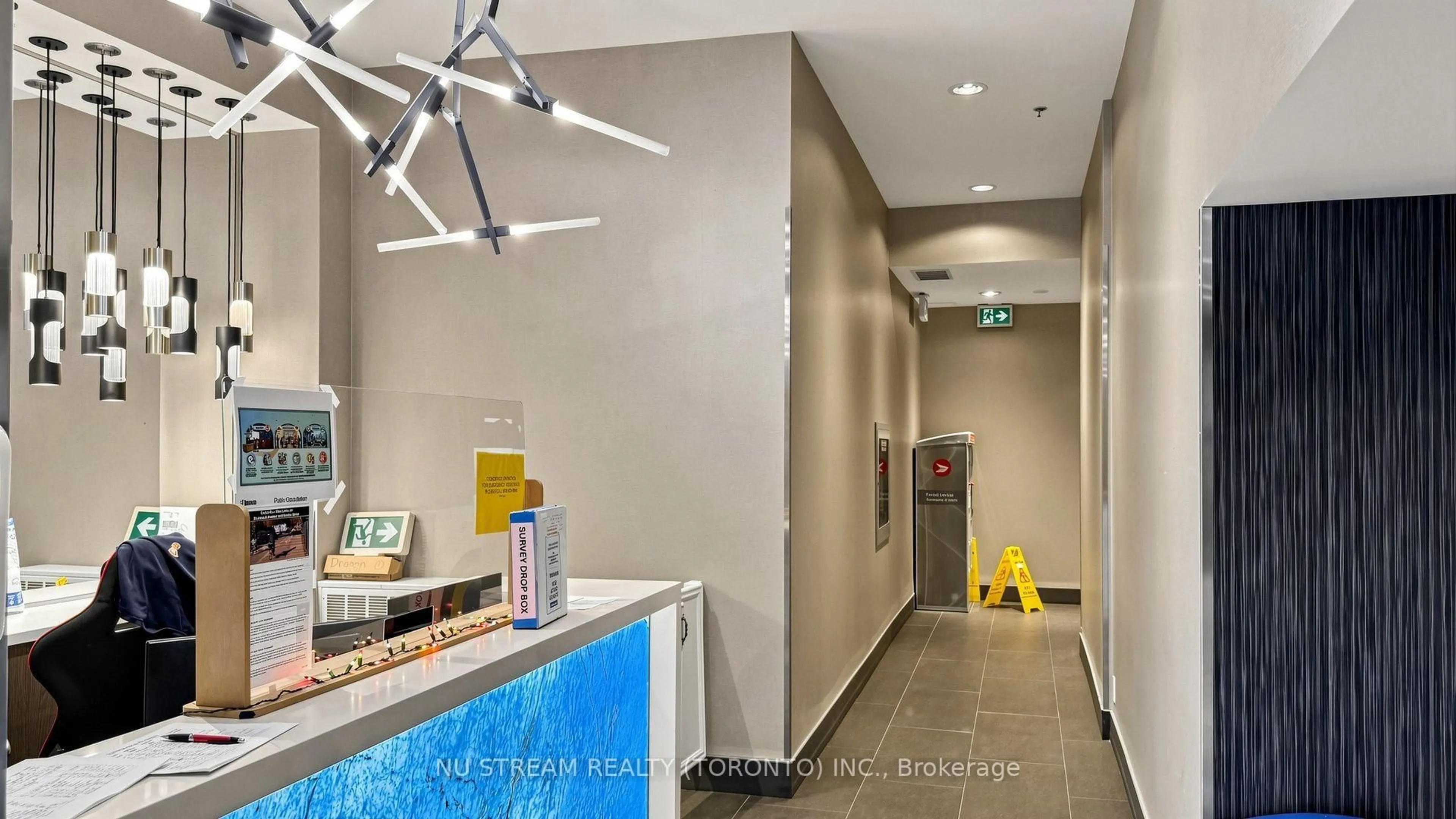 Indoor foyer for 10 Willison Sq #708, Toronto Ontario M5T 0A8