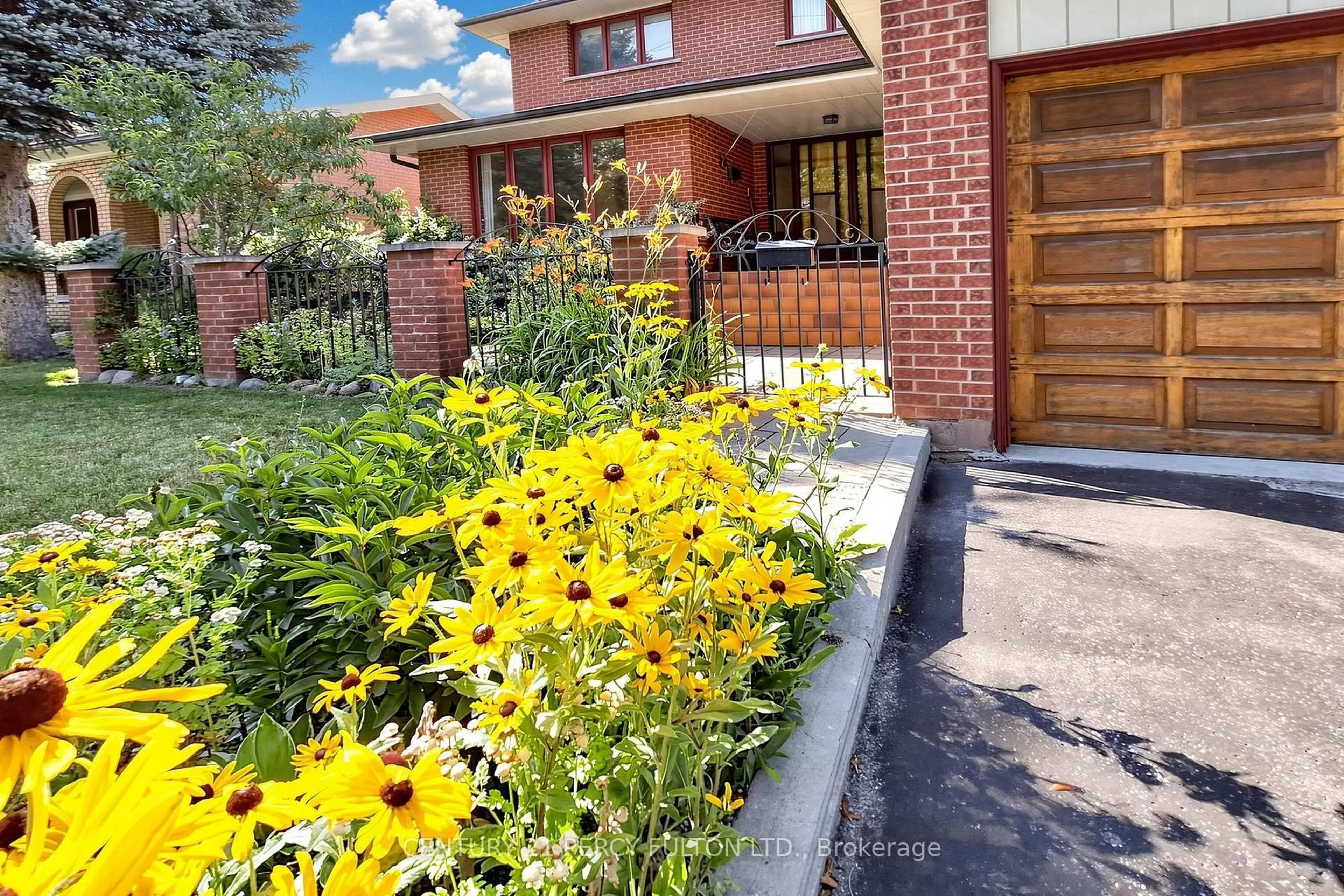 Unknown for 29 Ernest Ave, Toronto Ontario M2J 3T4