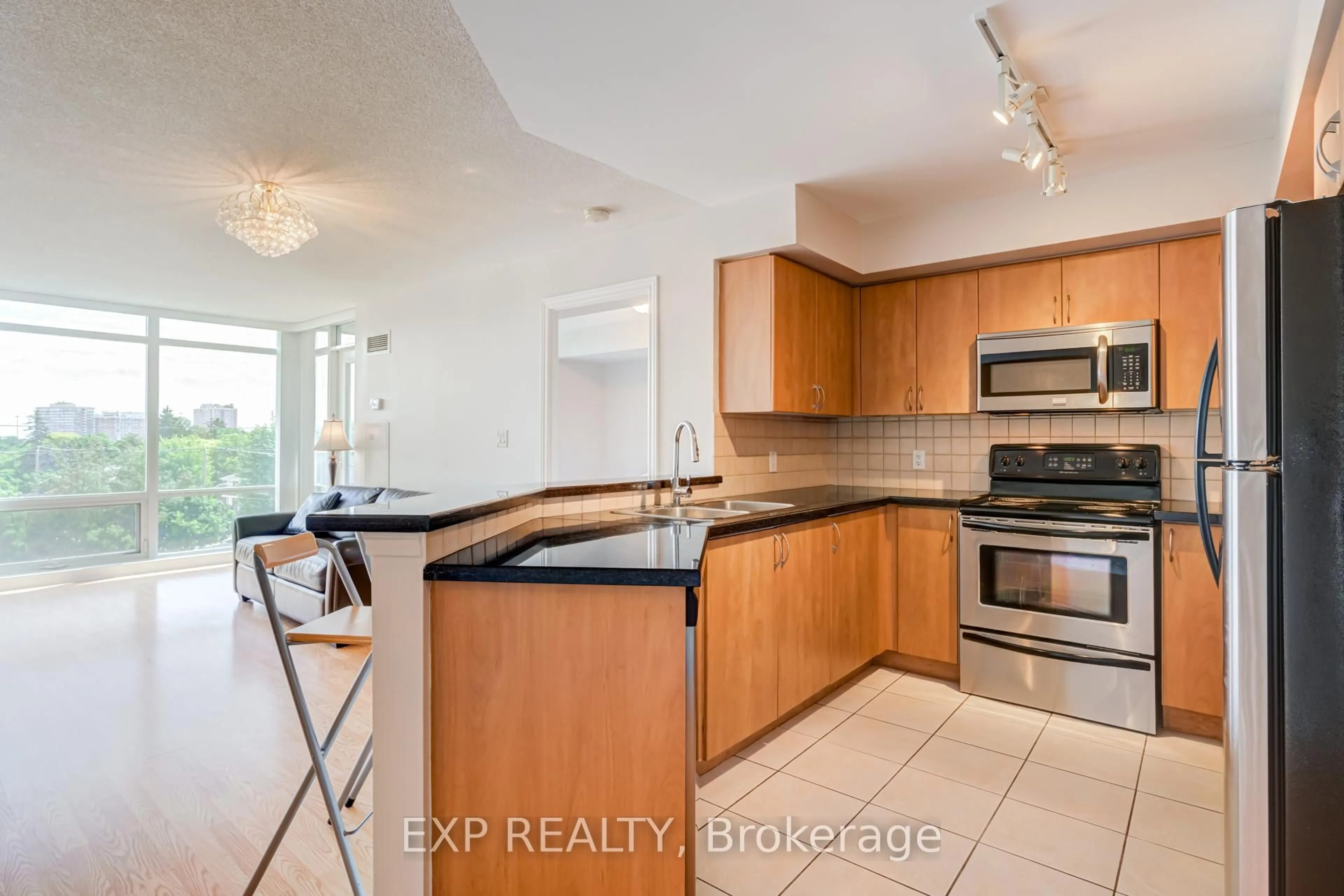Standard kitchen, unknown for 3840 Bathurst St #506, Toronto Ontario M3H 6C6