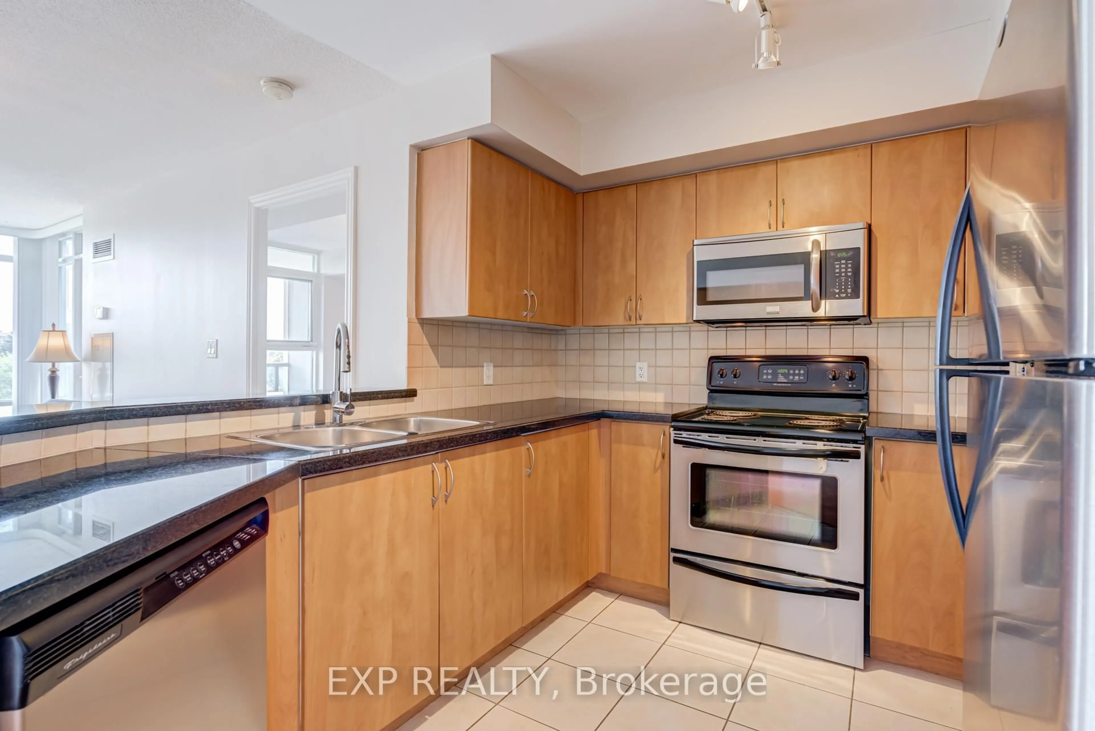 Standard kitchen, unknown for 3840 Bathurst St #506, Toronto Ontario M3H 6C6
