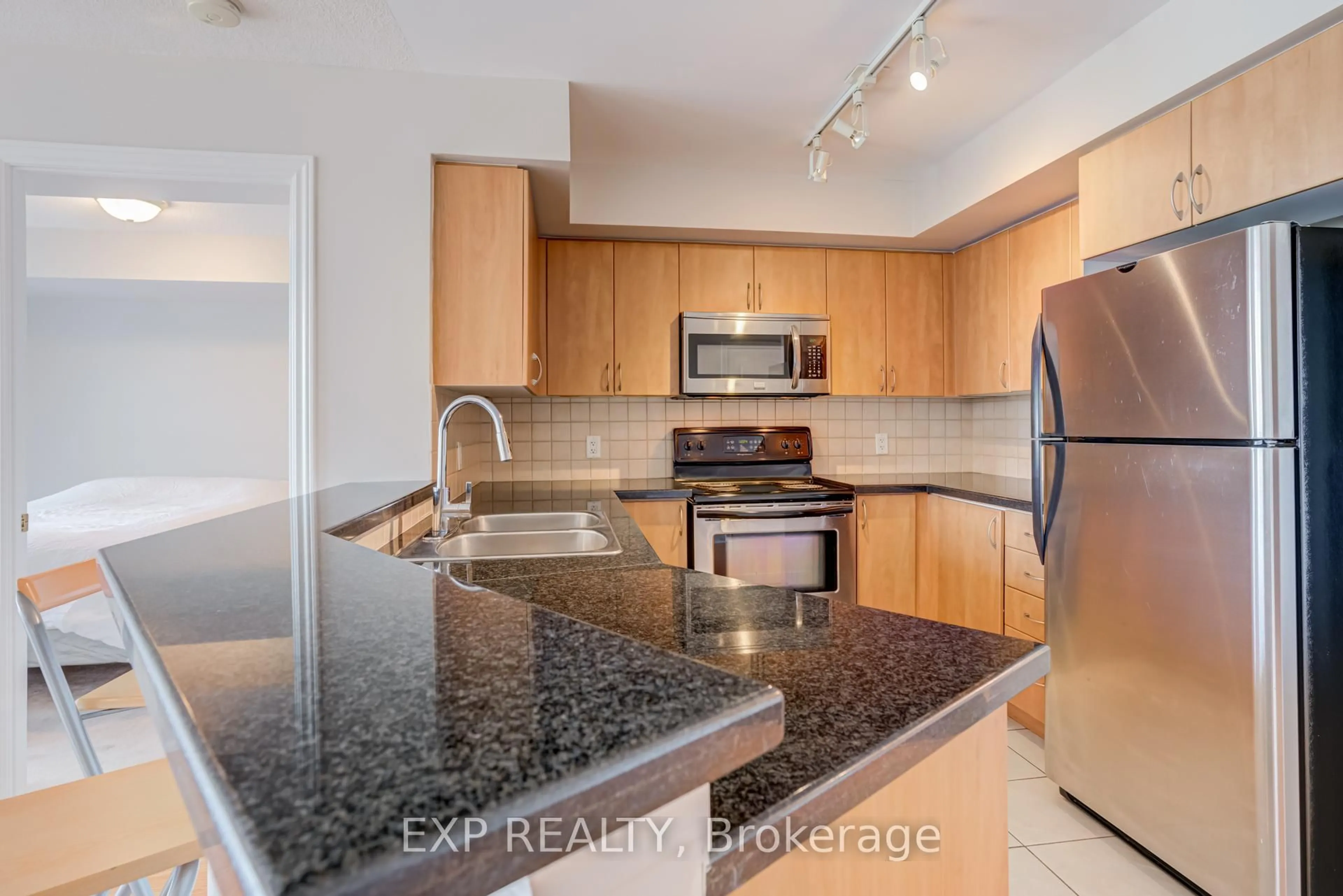 Standard kitchen, unknown for 3840 Bathurst St #506, Toronto Ontario M3H 6C6