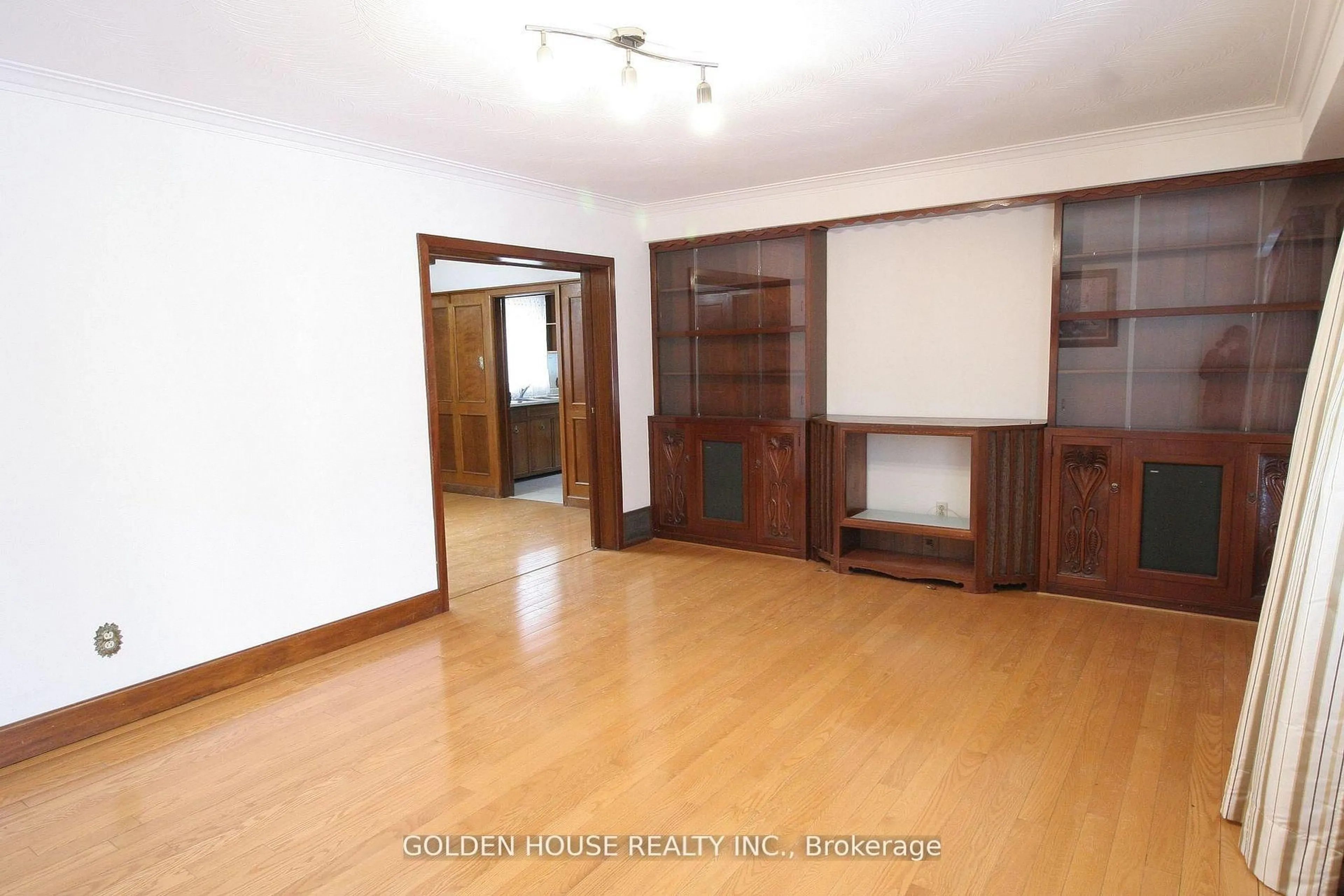 A pic of a room for 260 Moore Park Ave, Toronto Ontario M2M 1N6