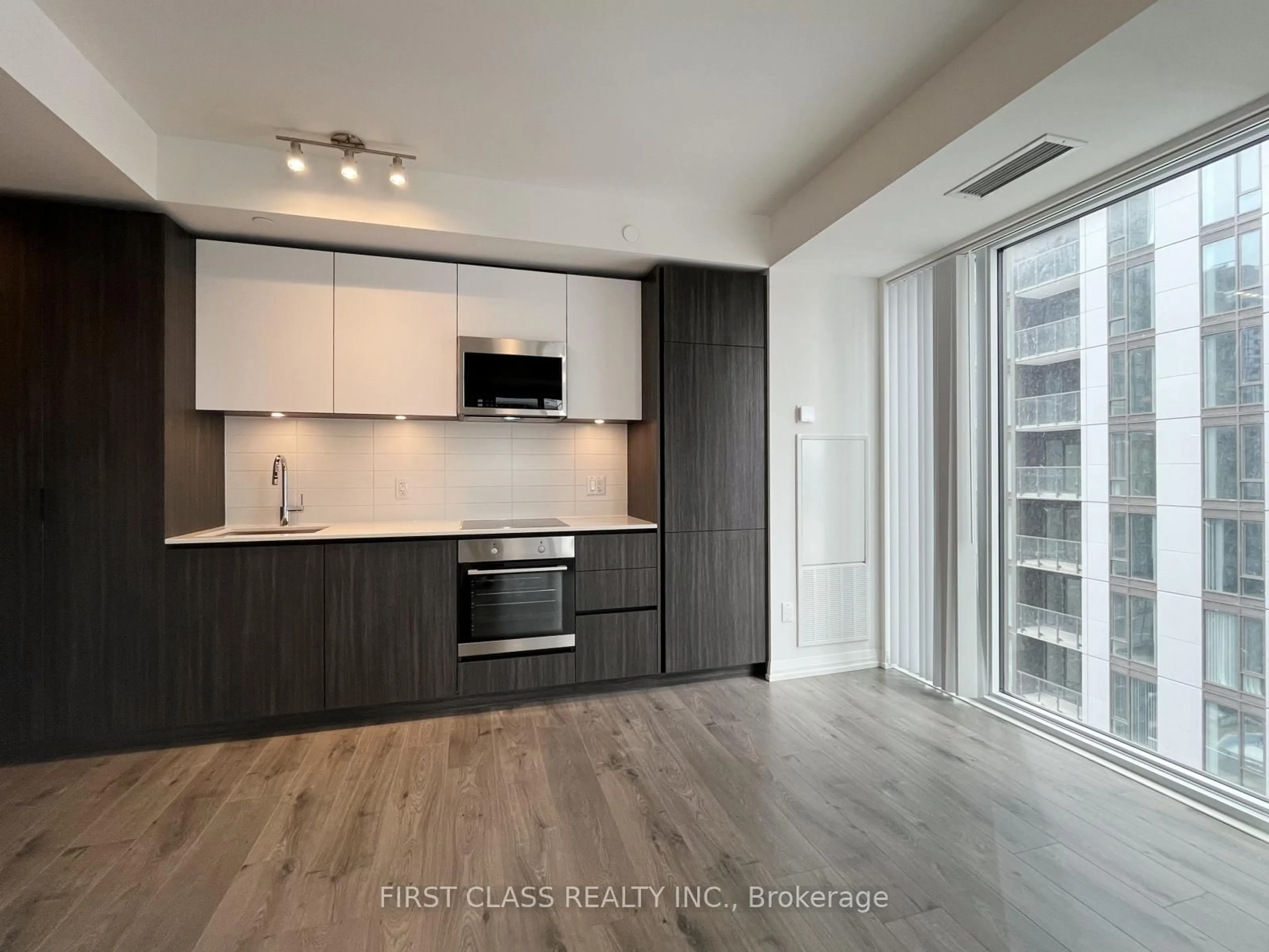 Open concept kitchen, unknown for 8 Widmer St #3905, Toronto Ontario M5V 2E7