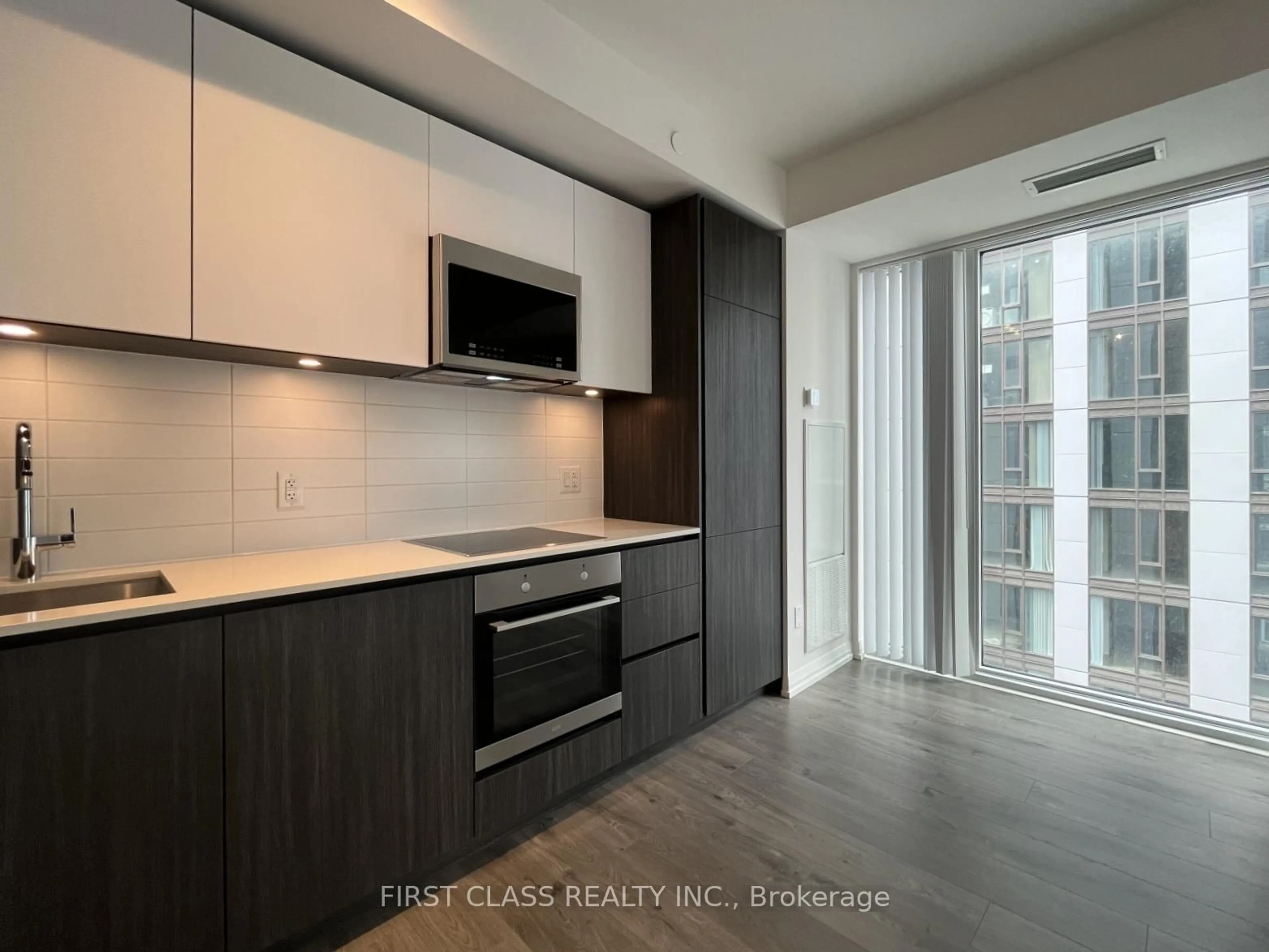 Standard kitchen, unknown for 8 Widmer St #3905, Toronto Ontario M5V 2E7