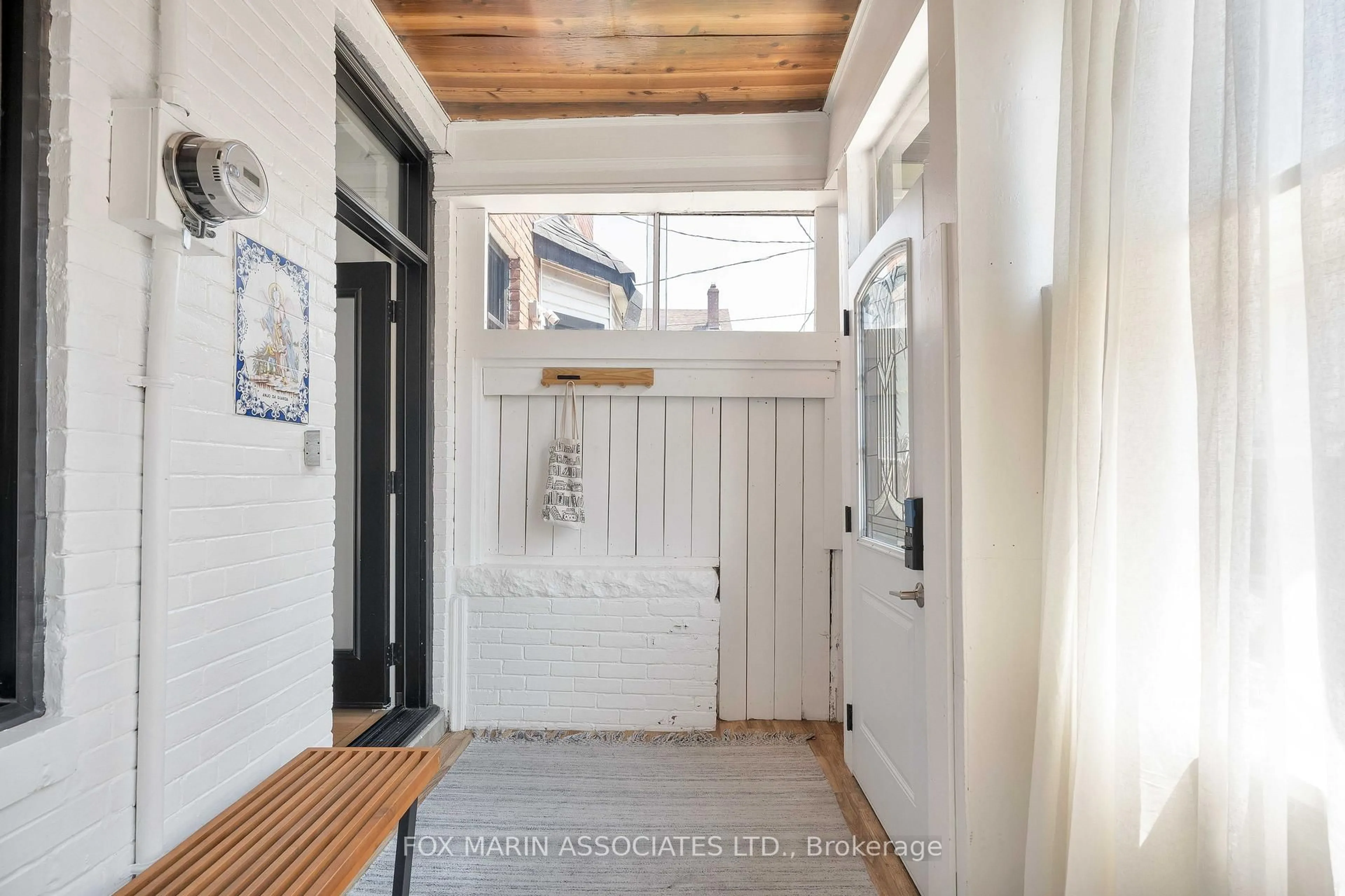 Indoor entryway for 112 Wolseley St, Toronto Ontario M6J 1K2