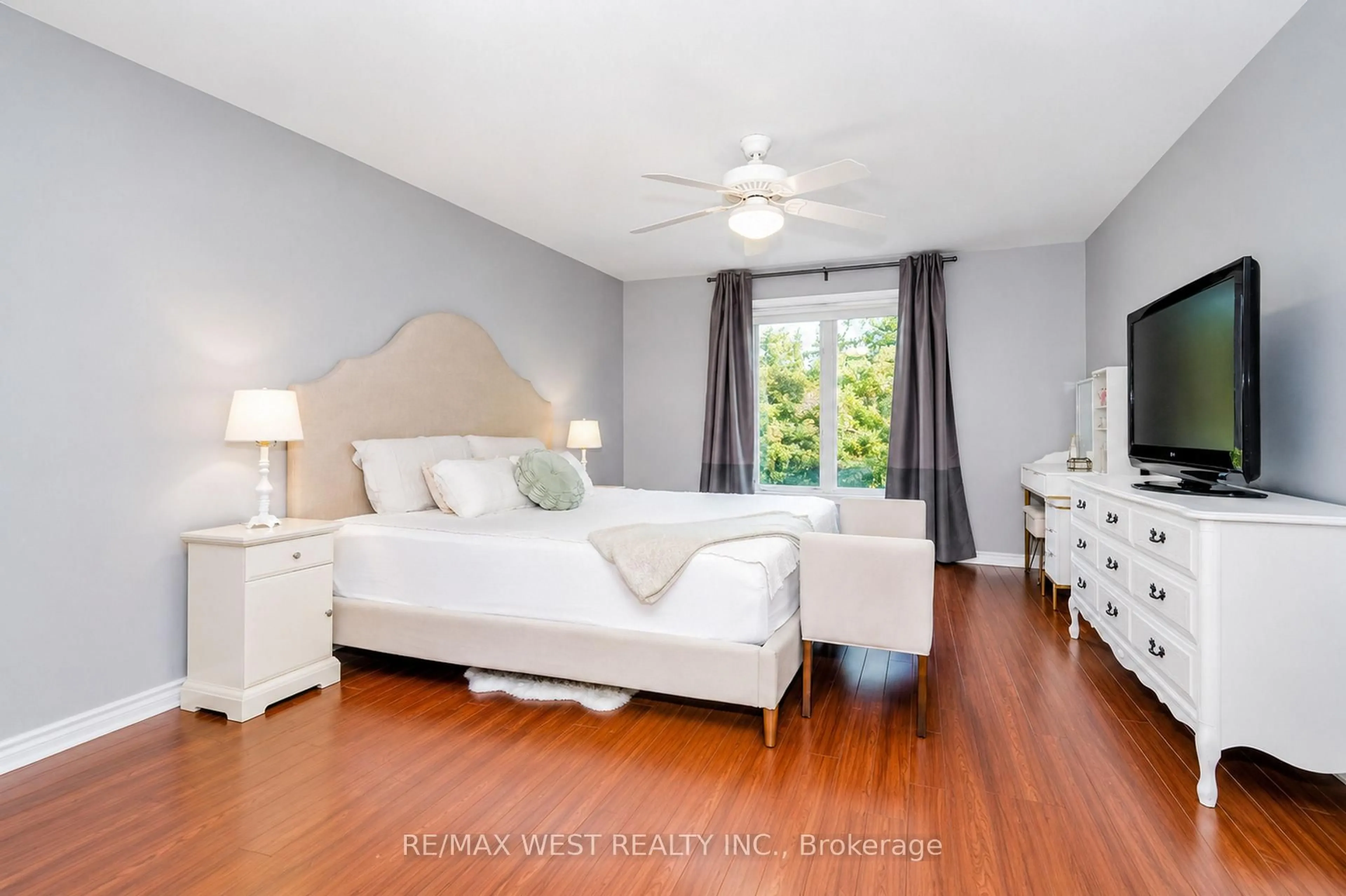 Bedroom with bed, wood/laminate floor for 757 Sheppard Ave #11, Toronto Ontario M3H 2S9