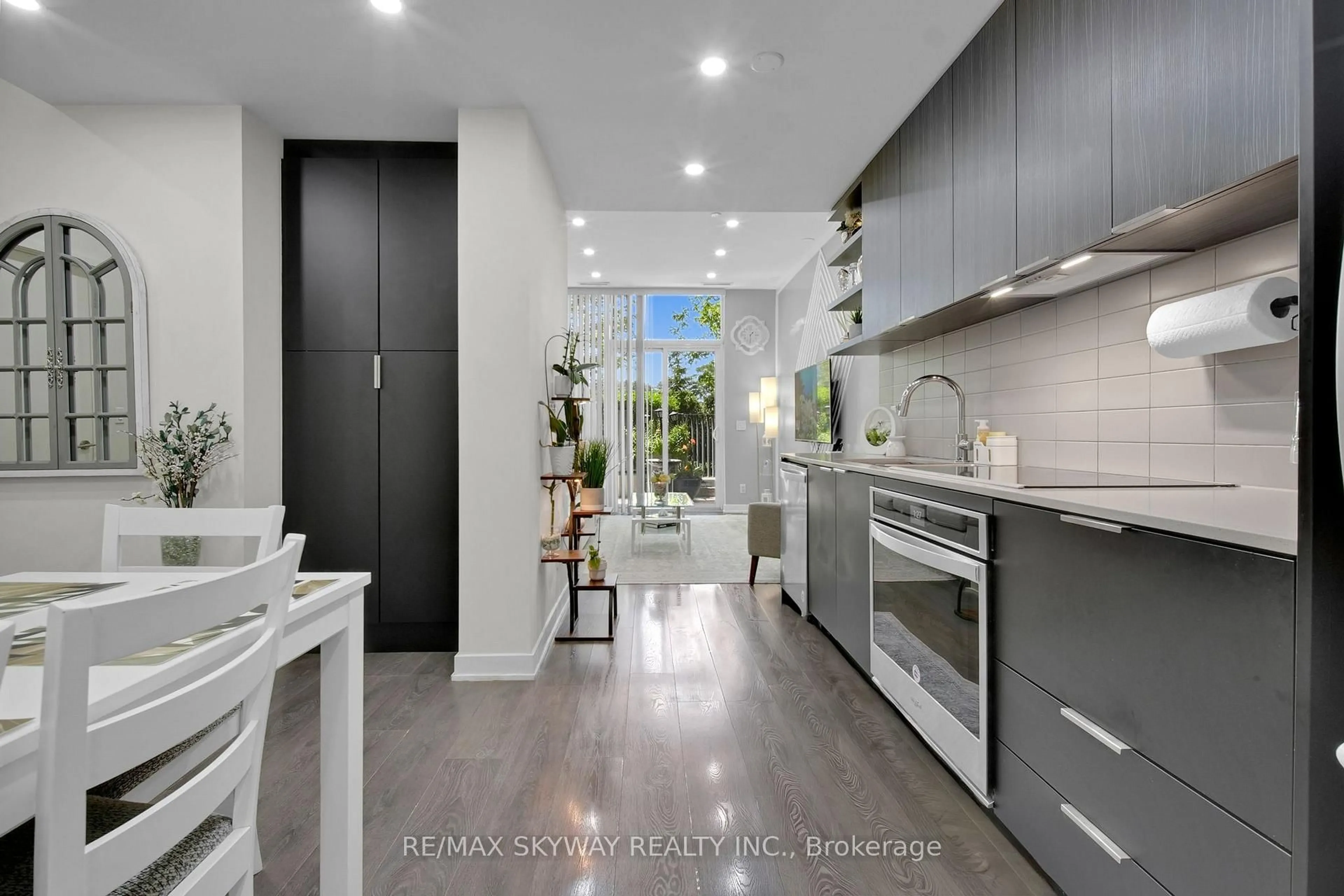 Contemporary kitchen, ceramic/tile floor for 6 sonic Way #103, Toronto Ontario M3C 0P1
