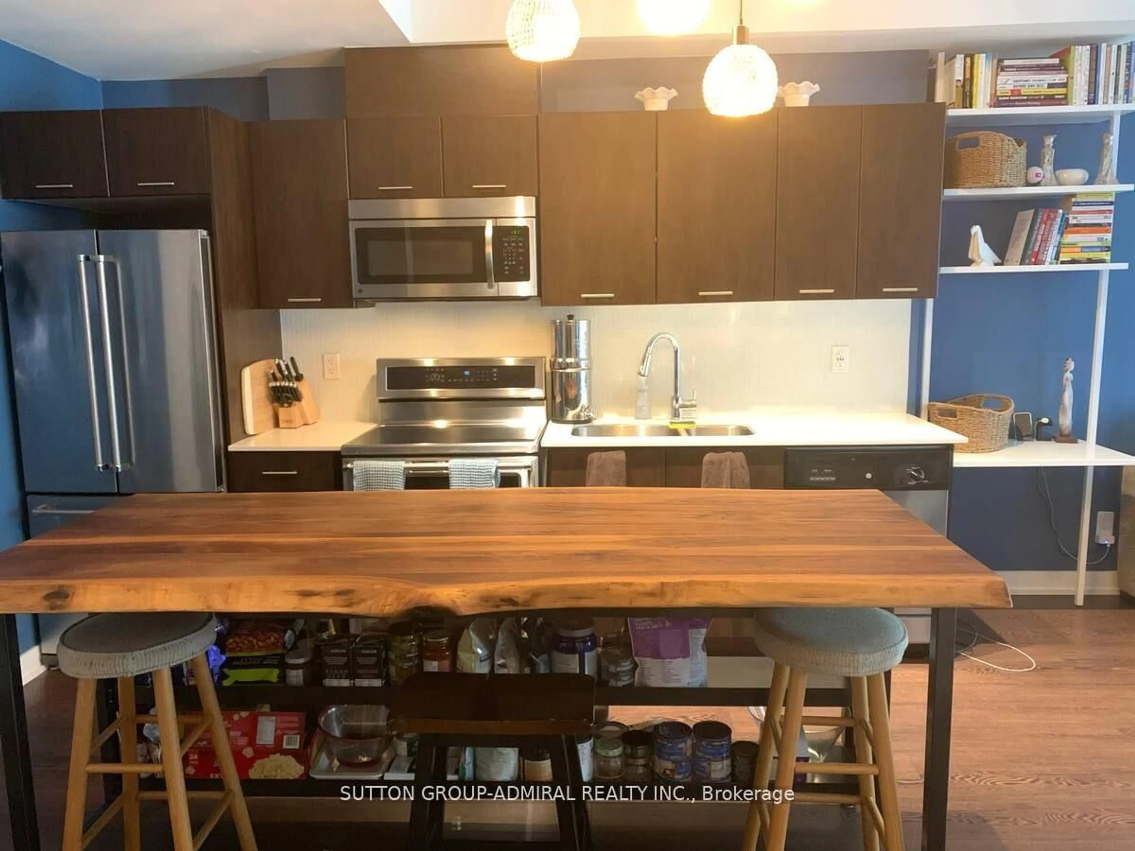 Open concept kitchen, wood/laminate floor for 20 Bruyeres Mews #217, Toronto Ontario M5V 0G8