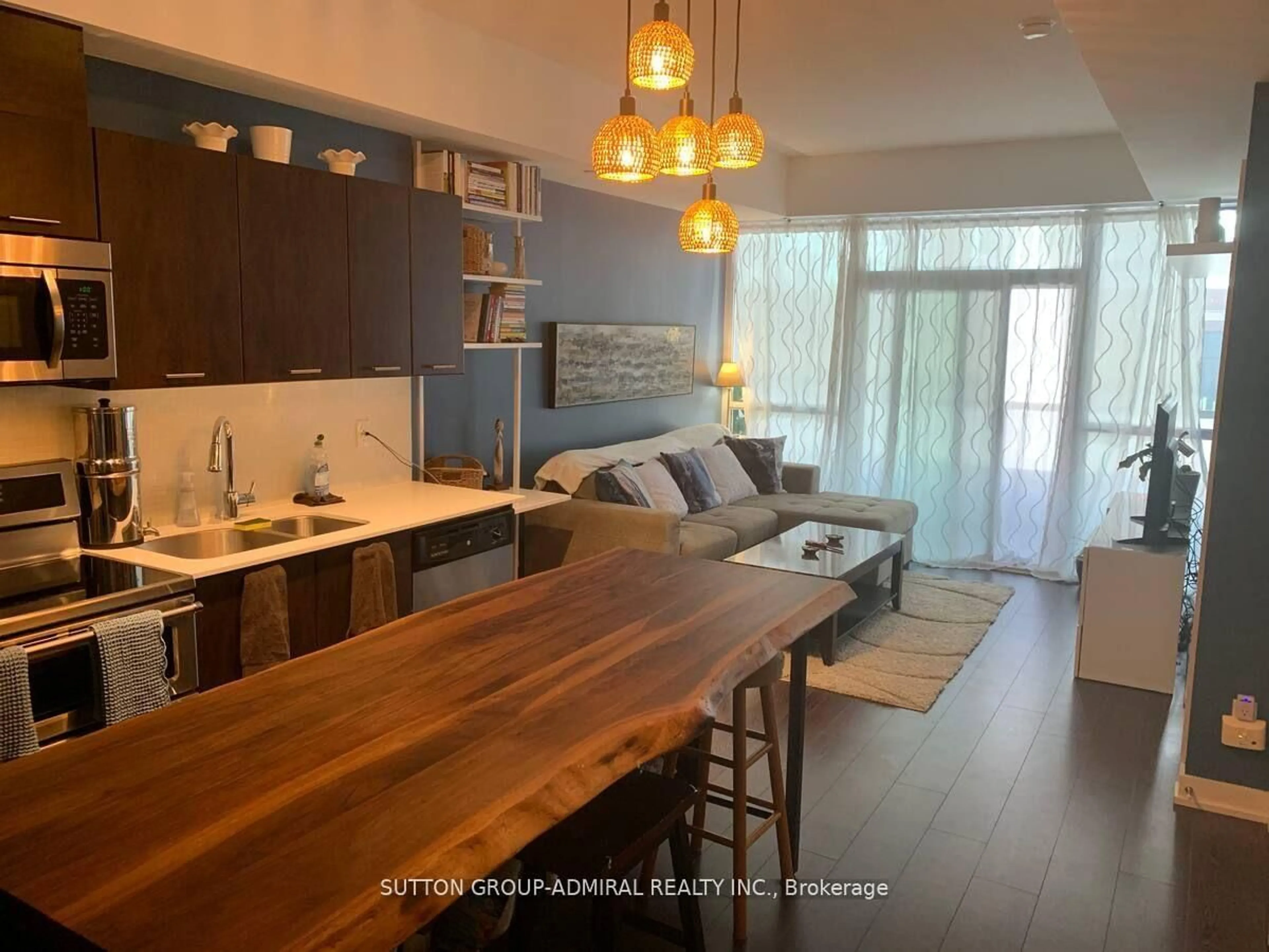 Open concept kitchen, wood/laminate floor for 20 Bruyeres Mews #217, Toronto Ontario M5V 0G8