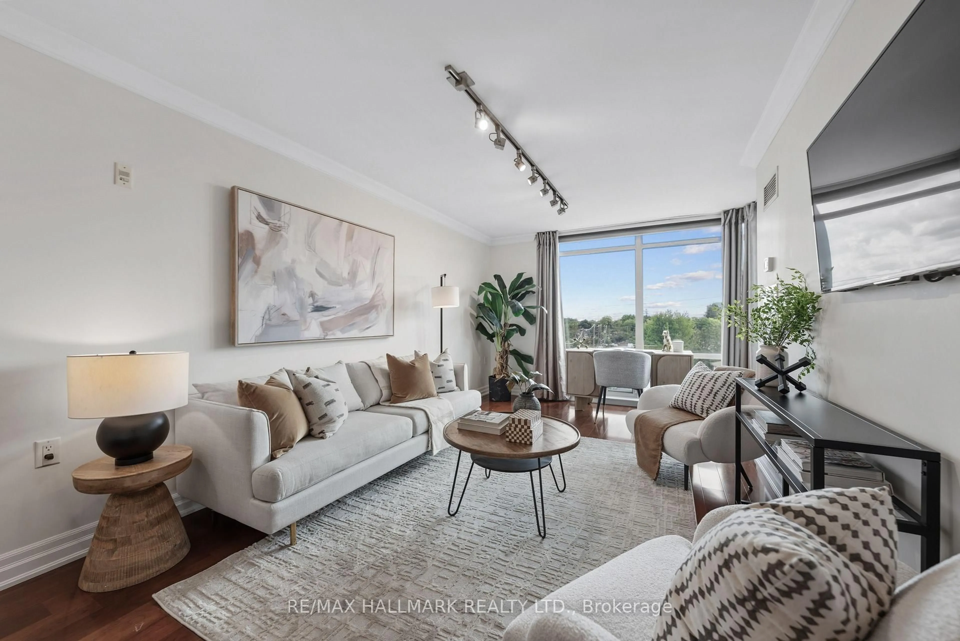 Living room with furniture, unknown for 3840 Bathurst St #511, Toronto Ontario M3H 6C6