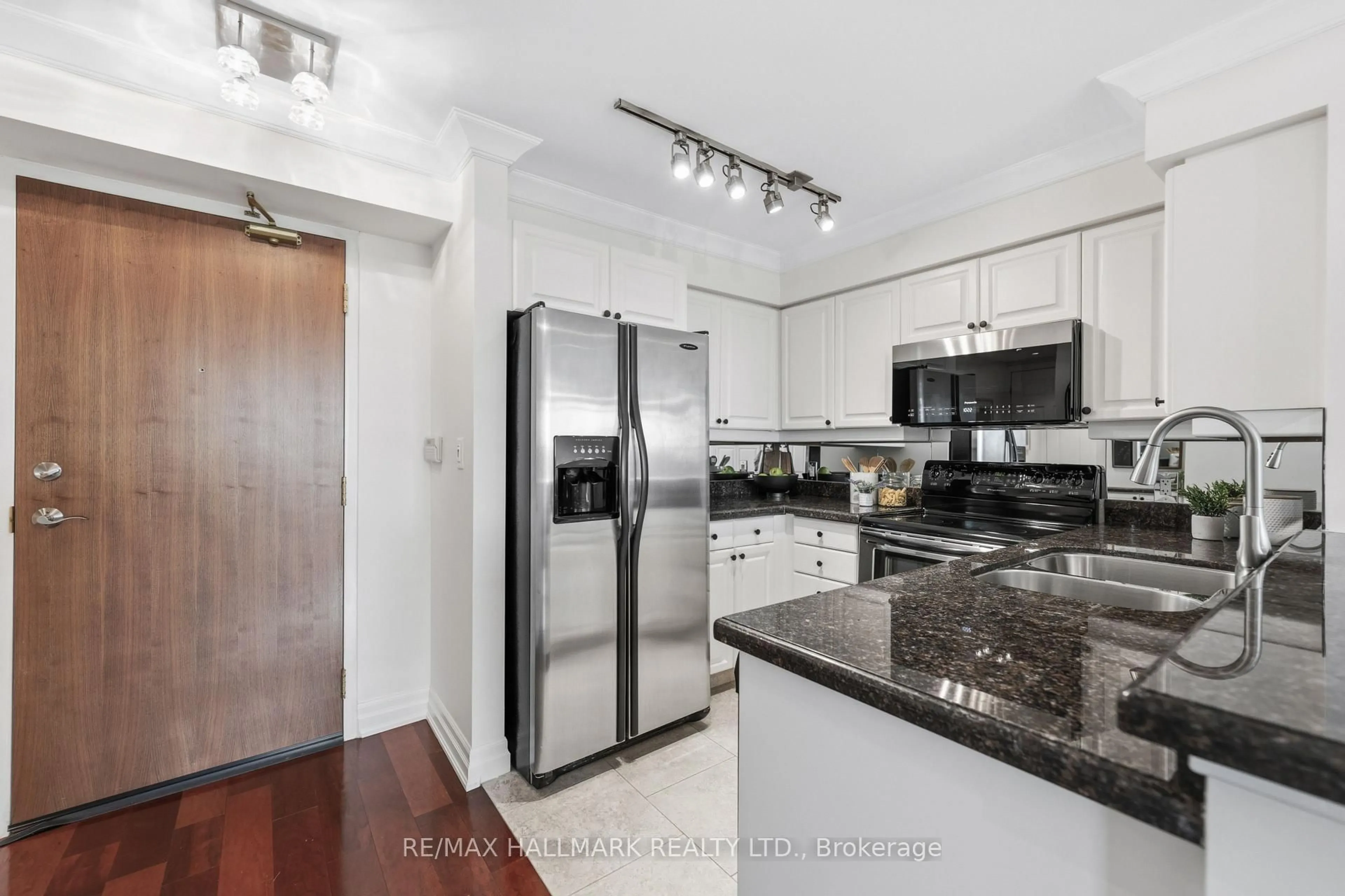 Open concept kitchen, unknown for 3840 Bathurst St #511, Toronto Ontario M3H 6C6