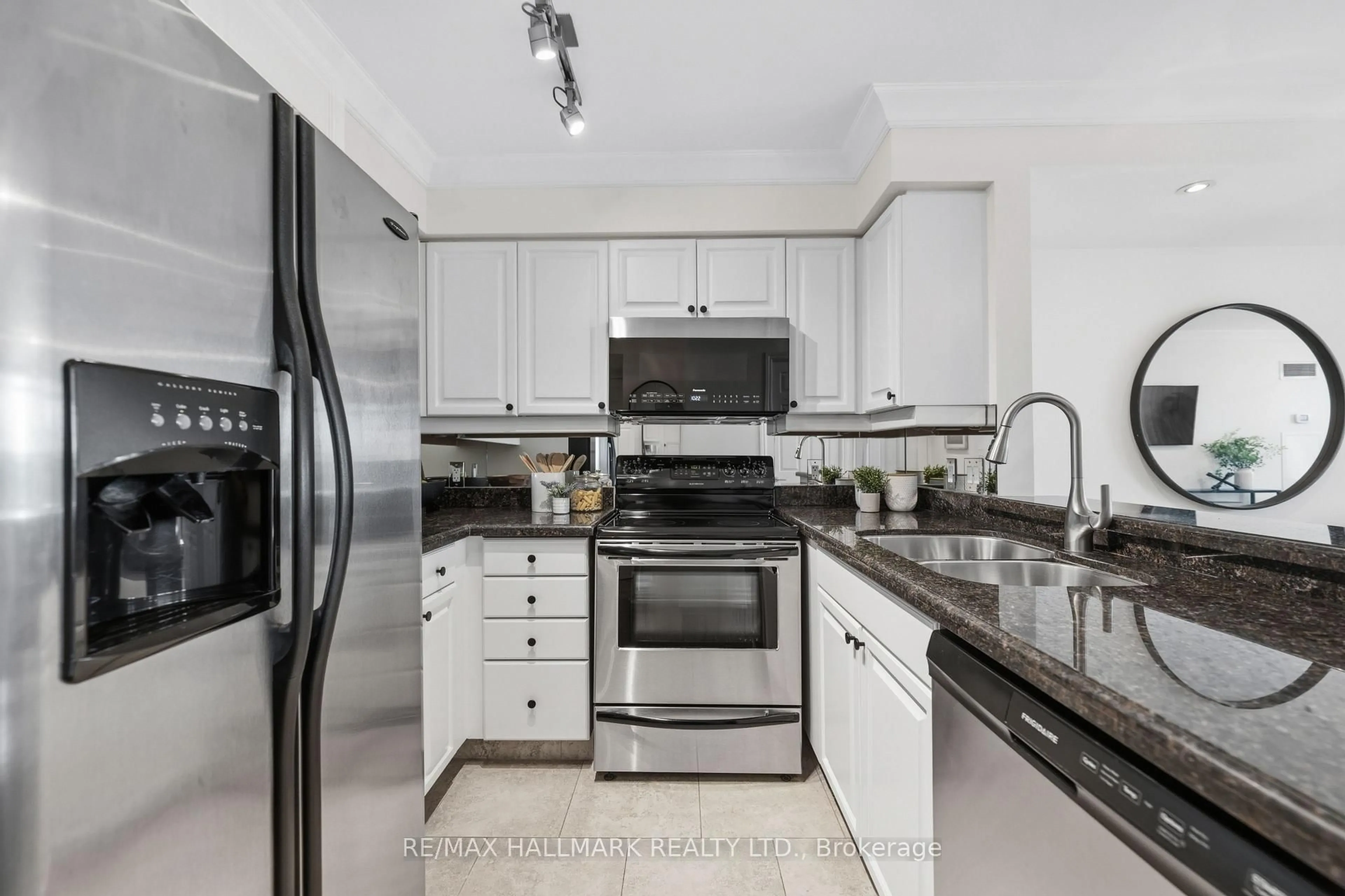 Unknown for 3840 Bathurst St #511, Toronto Ontario M3H 6C6