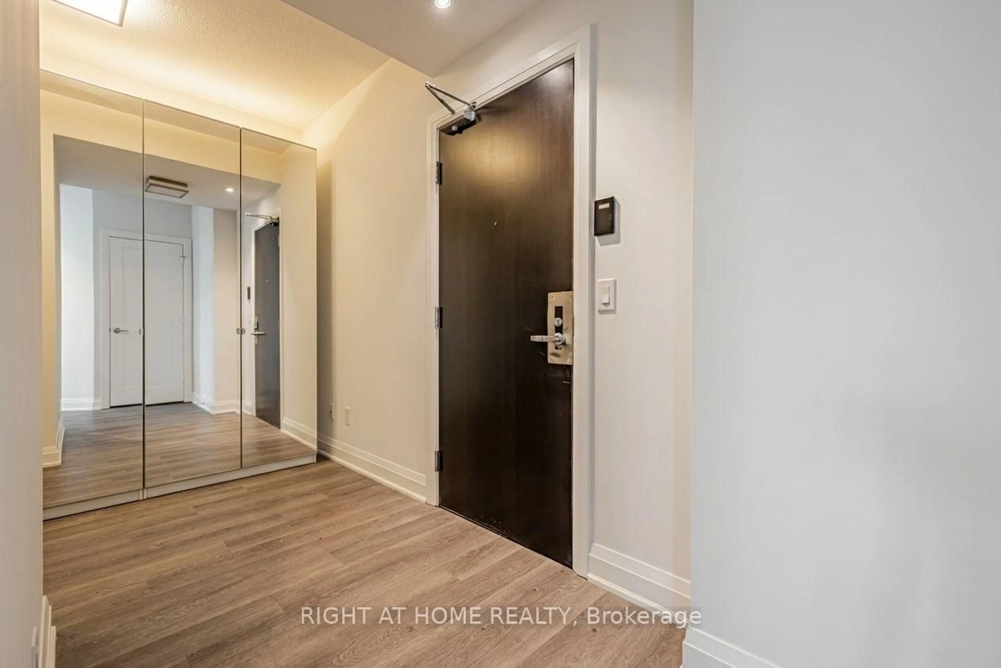 Indoor entryway for 2 Anndale Dr #1208, Toronto Ontario M2N 0G5
