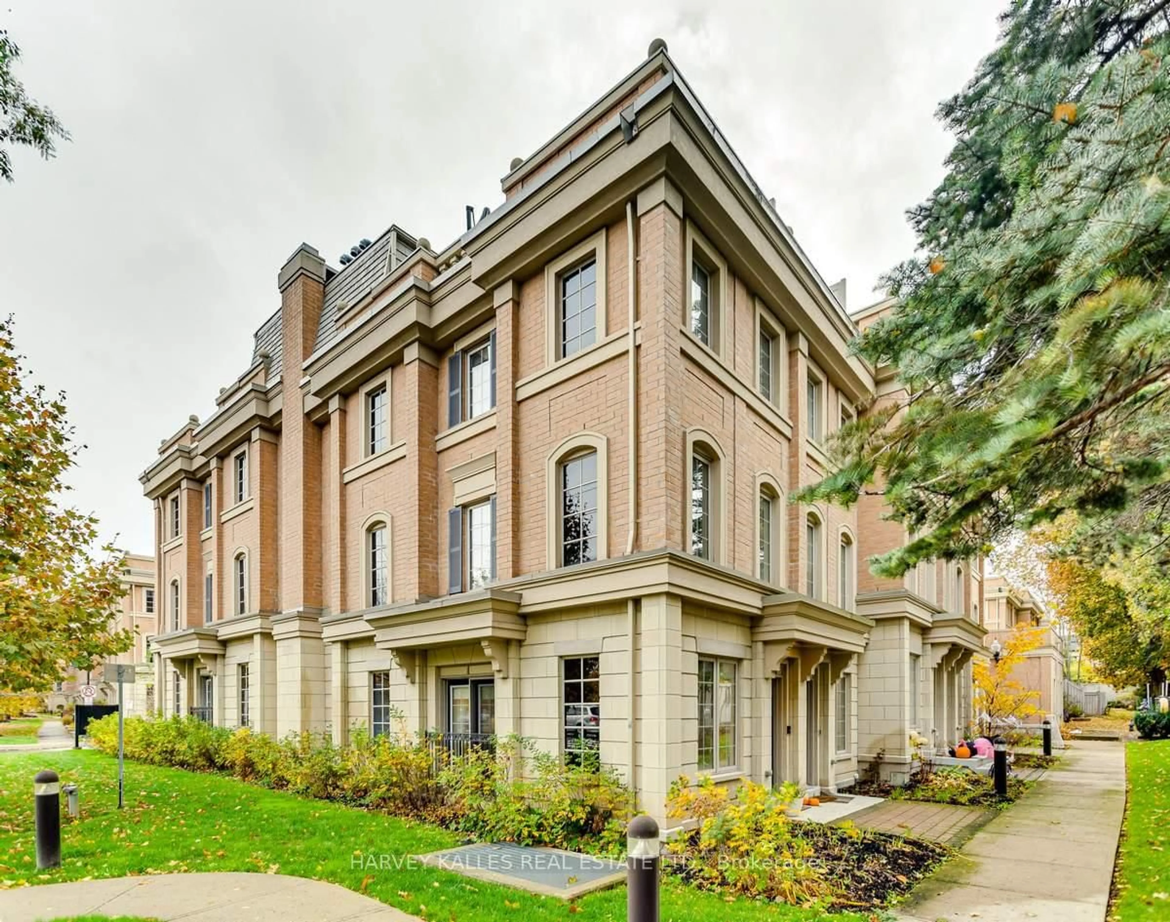 Home with brick exterior material, building for 70 Hargrave Lane #7, Toronto Ontario M4N 0A4