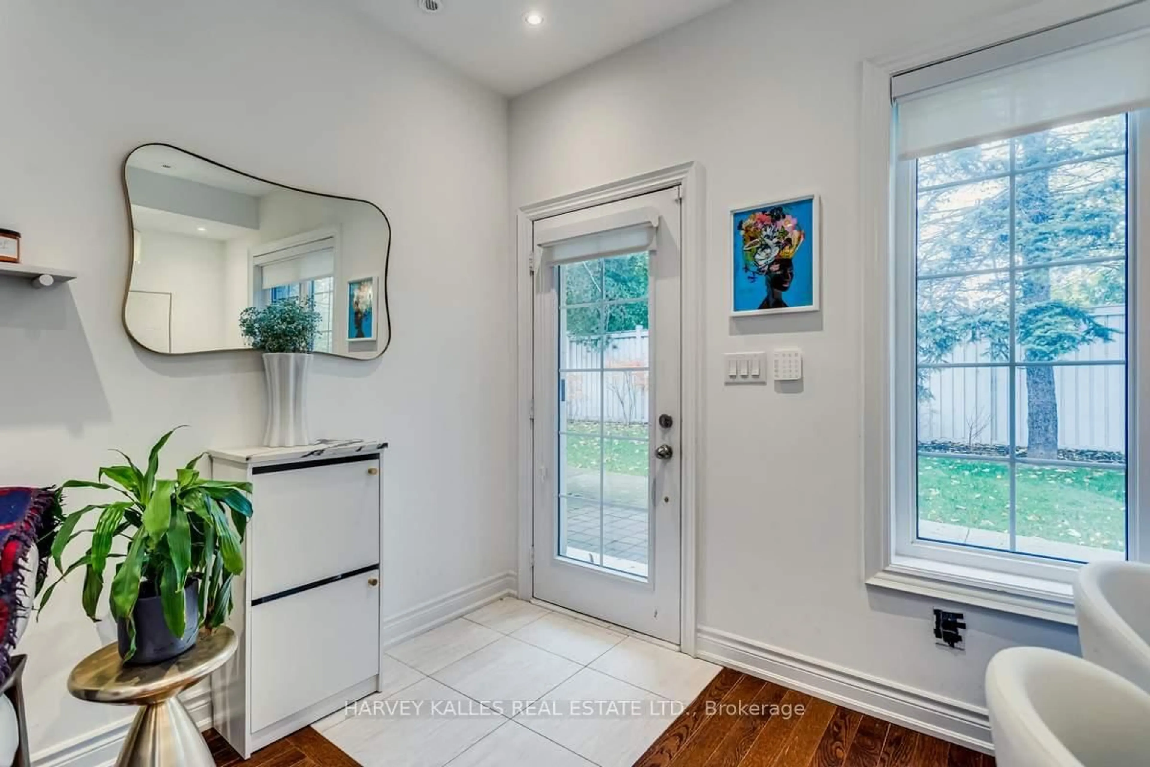 Indoor entryway for 70 Hargrave Lane #7, Toronto Ontario M4N 0A4