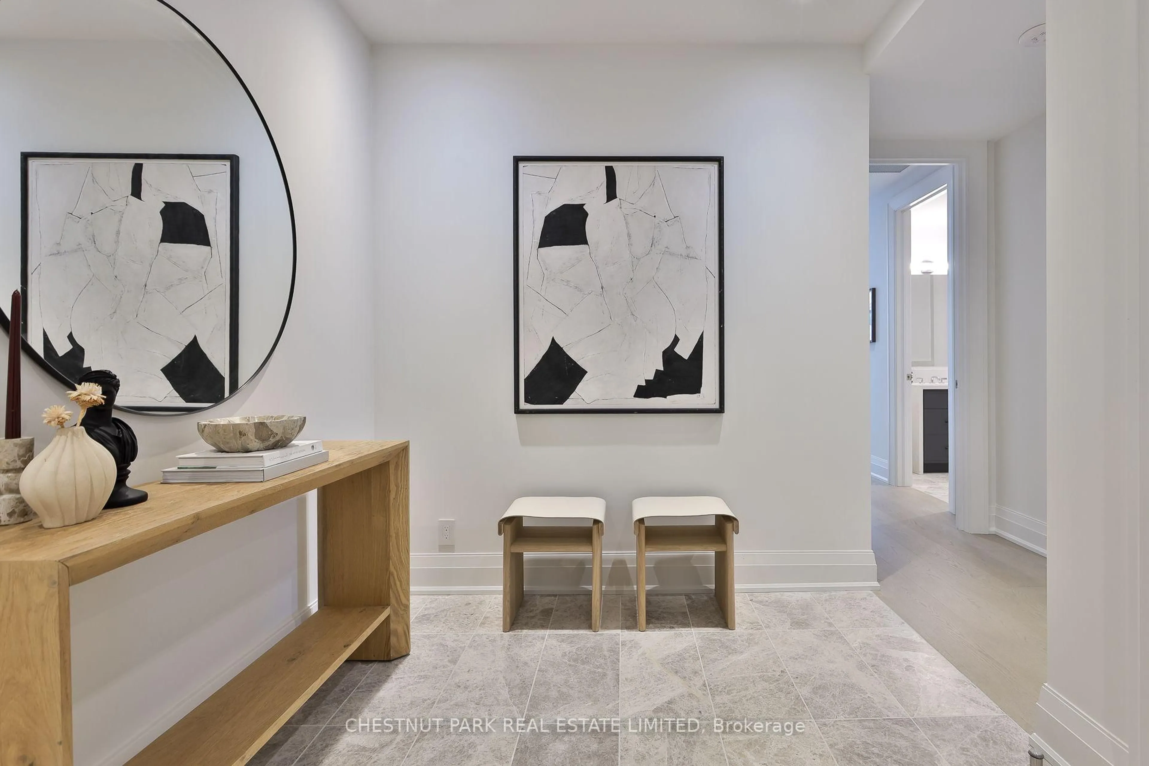 Indoor entryway for 10 Prince Arthur Ave #404, Toronto Ontario M5R 1A9