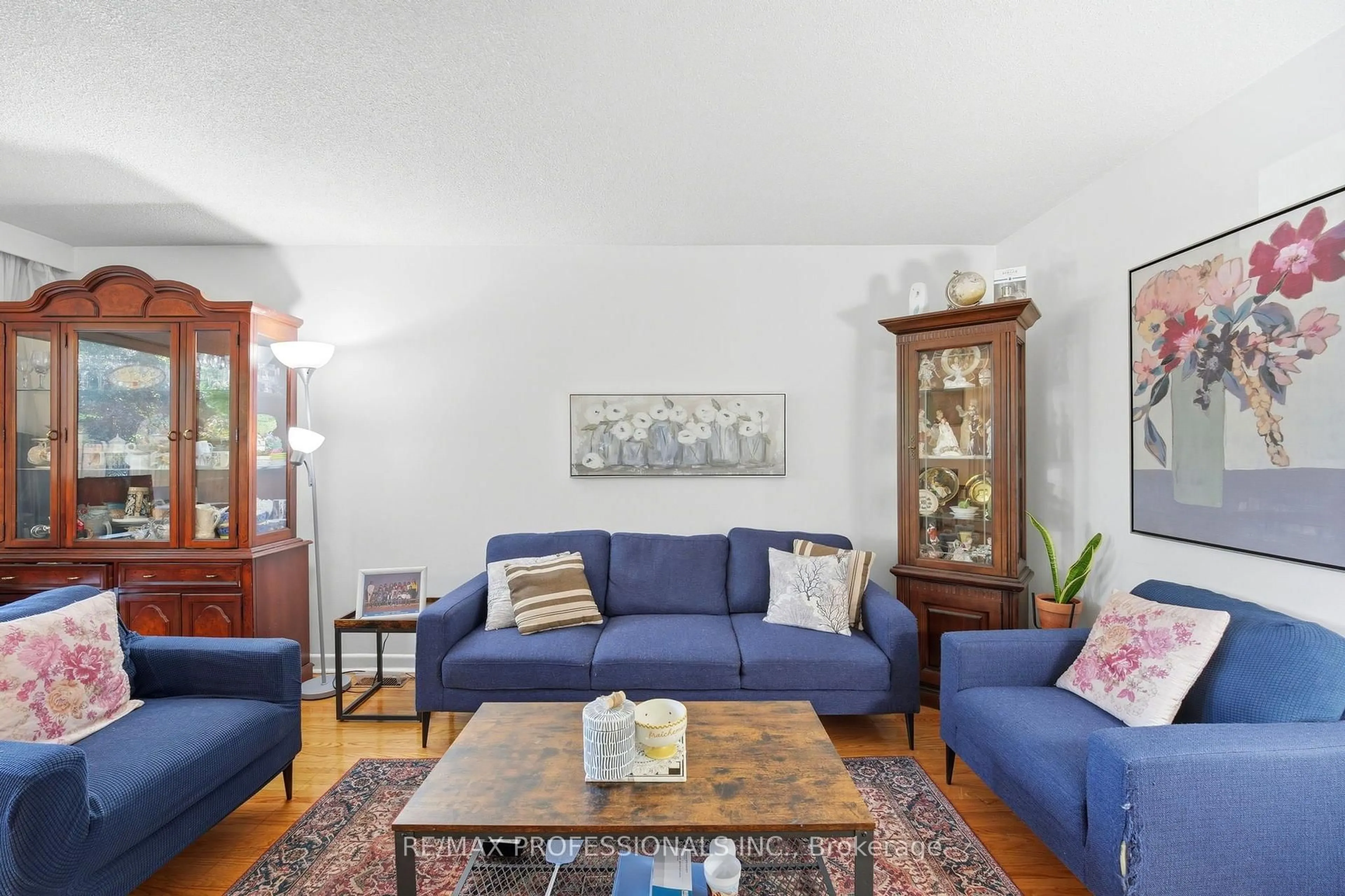 Living room with furniture, unknown for 48 Three Valleys Dr #12, Toronto Ontario M3A 3B5