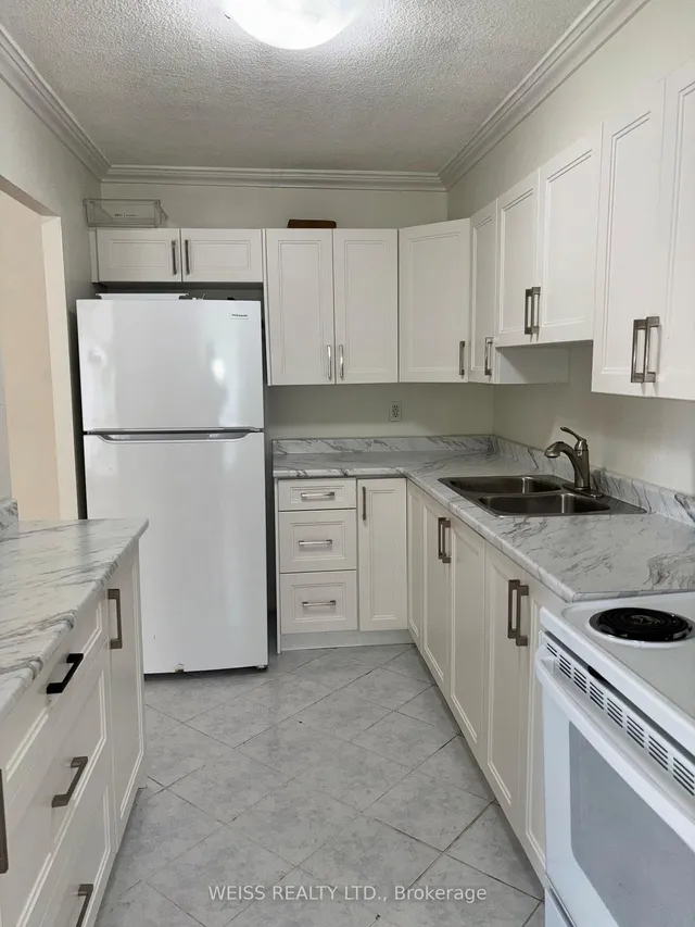 1801 O'Connor Dr #310, Toronto 3
