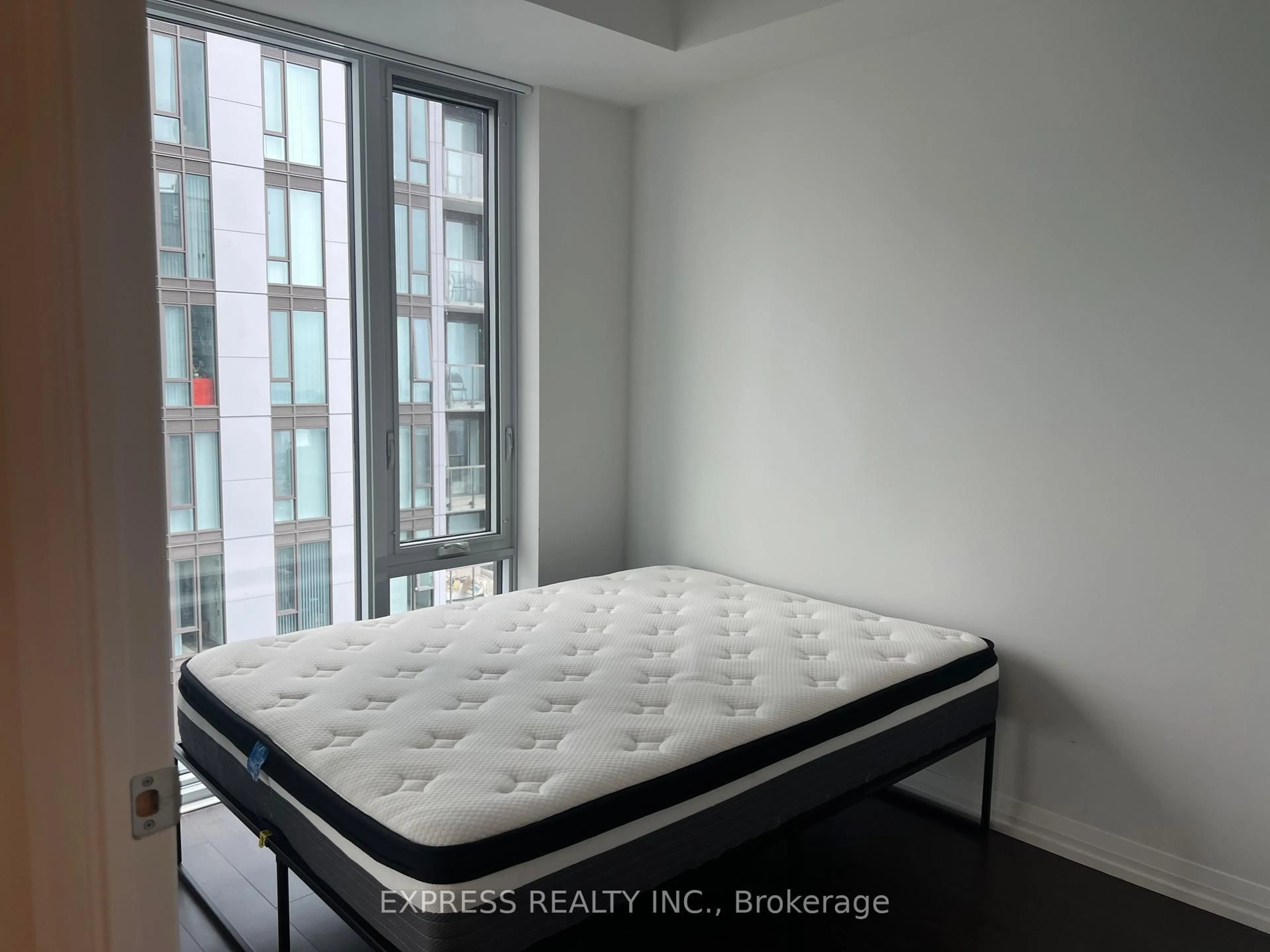 A pic of a room for 8 Widmer St #4303, Toronto Ontario M5V 0W6