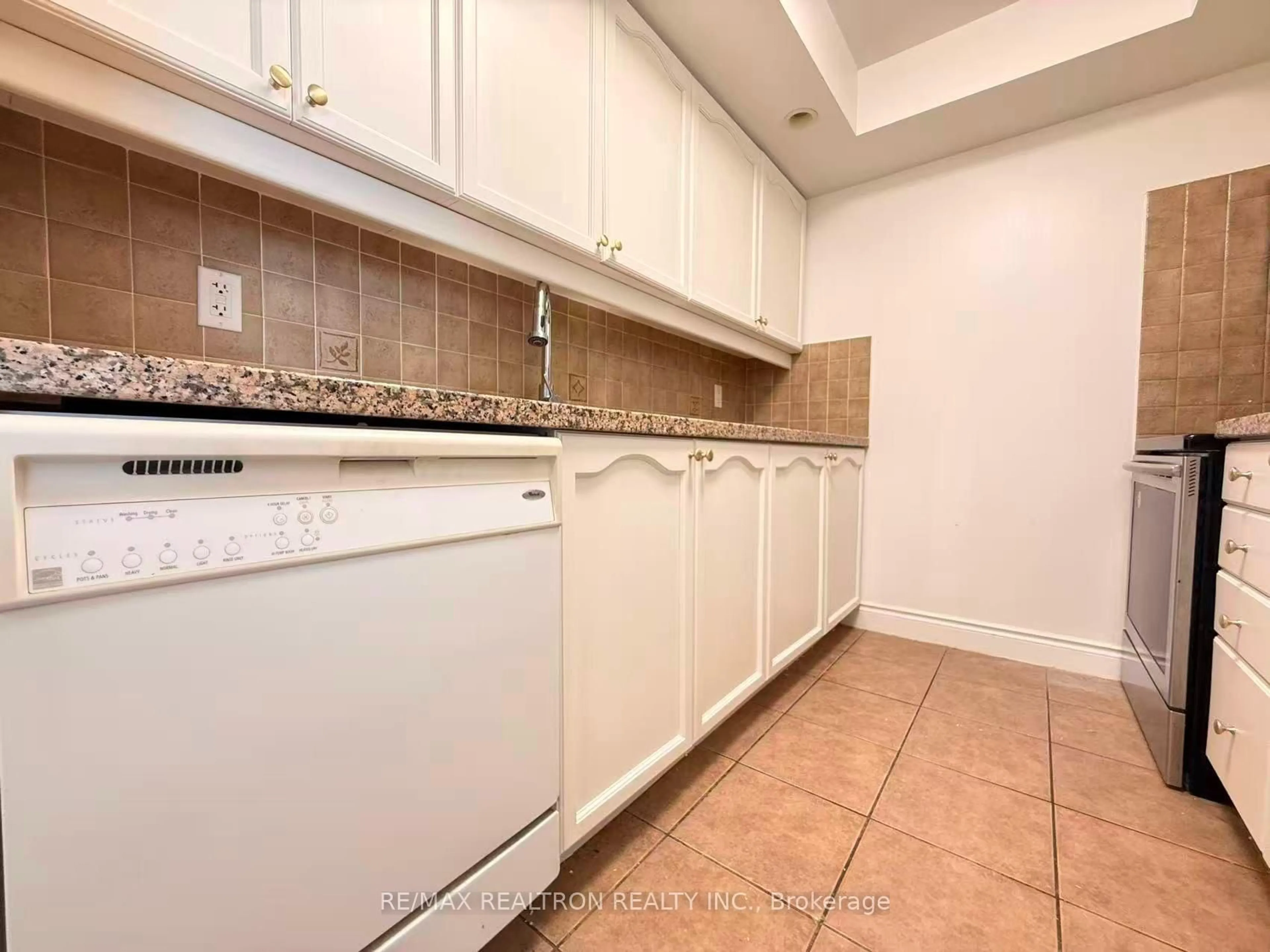 Standard kitchen, ceramic/tile floor for 10 Northtown Way #2708, Toronto Ontario M2N 7L4