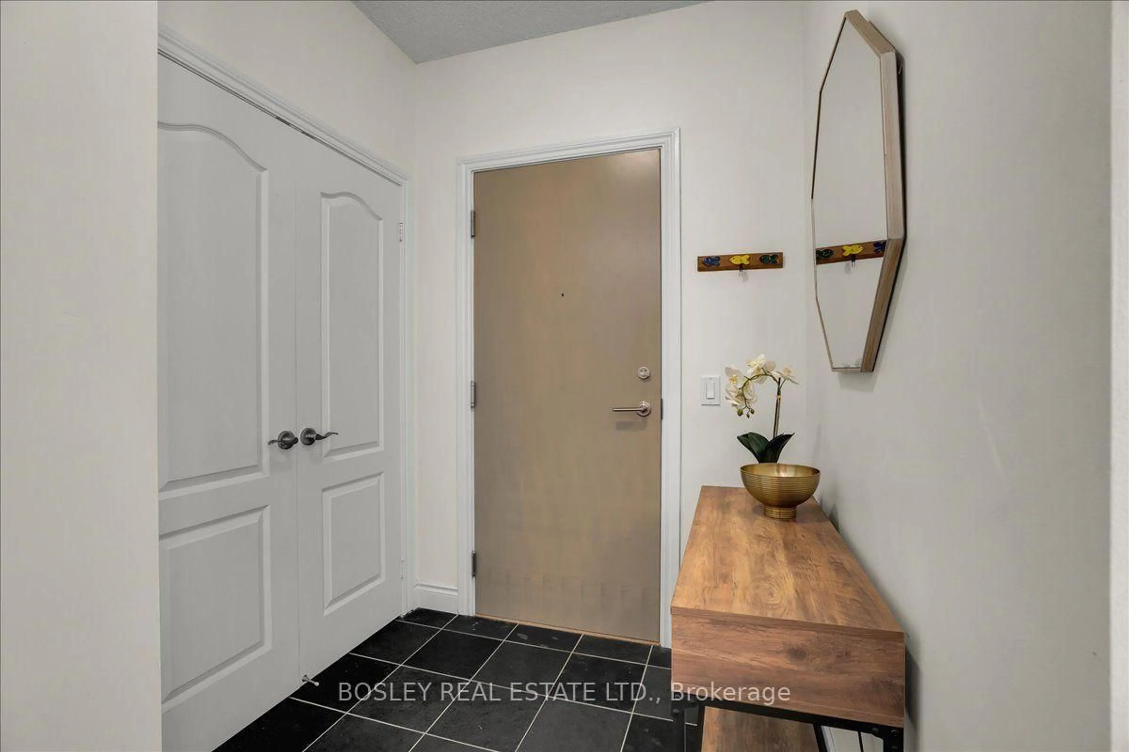 Indoor entryway for 319 Merton Rd #1116, Toronto Ontario M4S 1A5