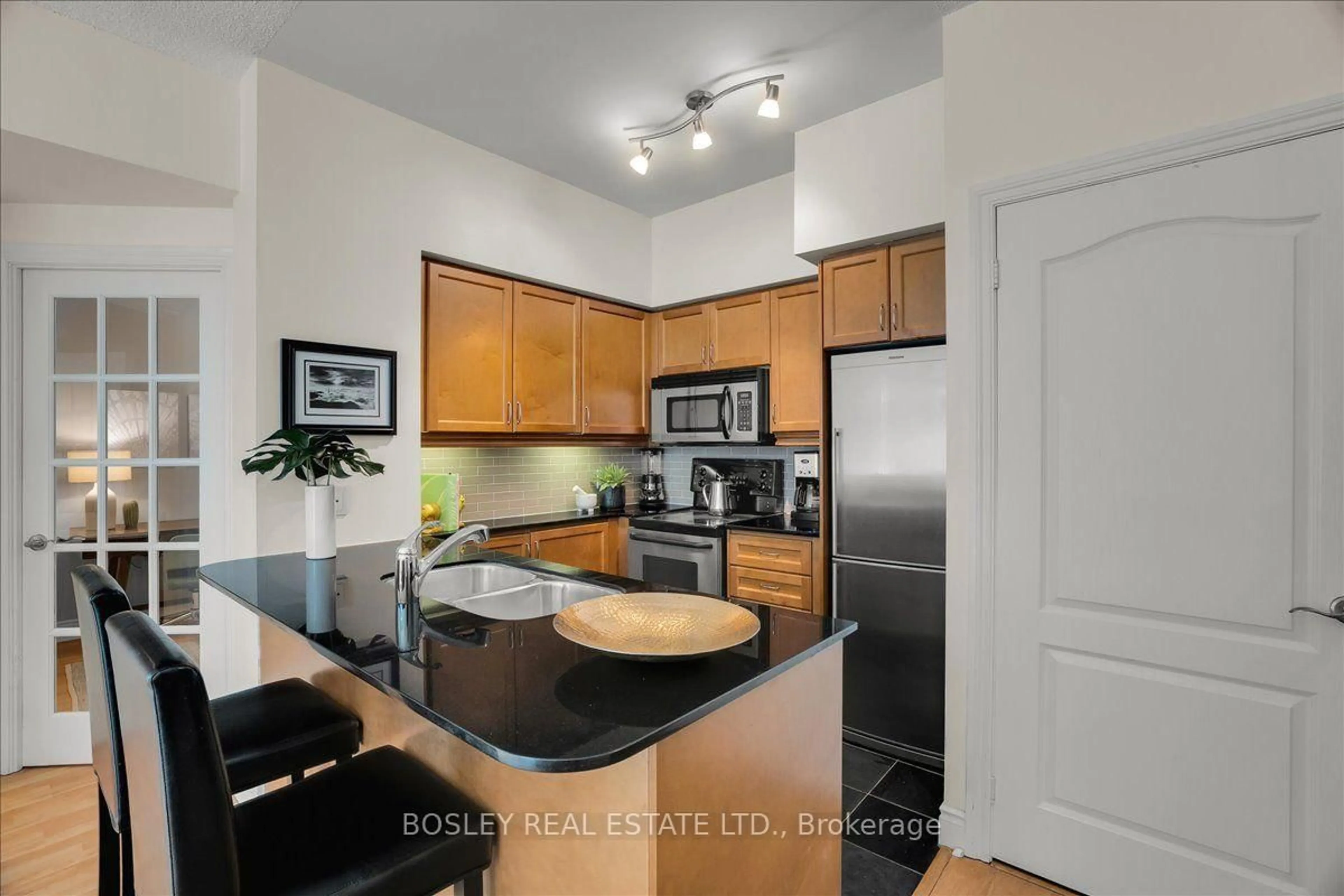 Standard kitchen, unknown for 319 Merton Rd #1116, Toronto Ontario M4S 1A5