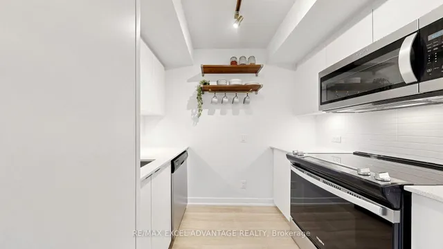 30 Tretti Way #PH17, Toronto 2