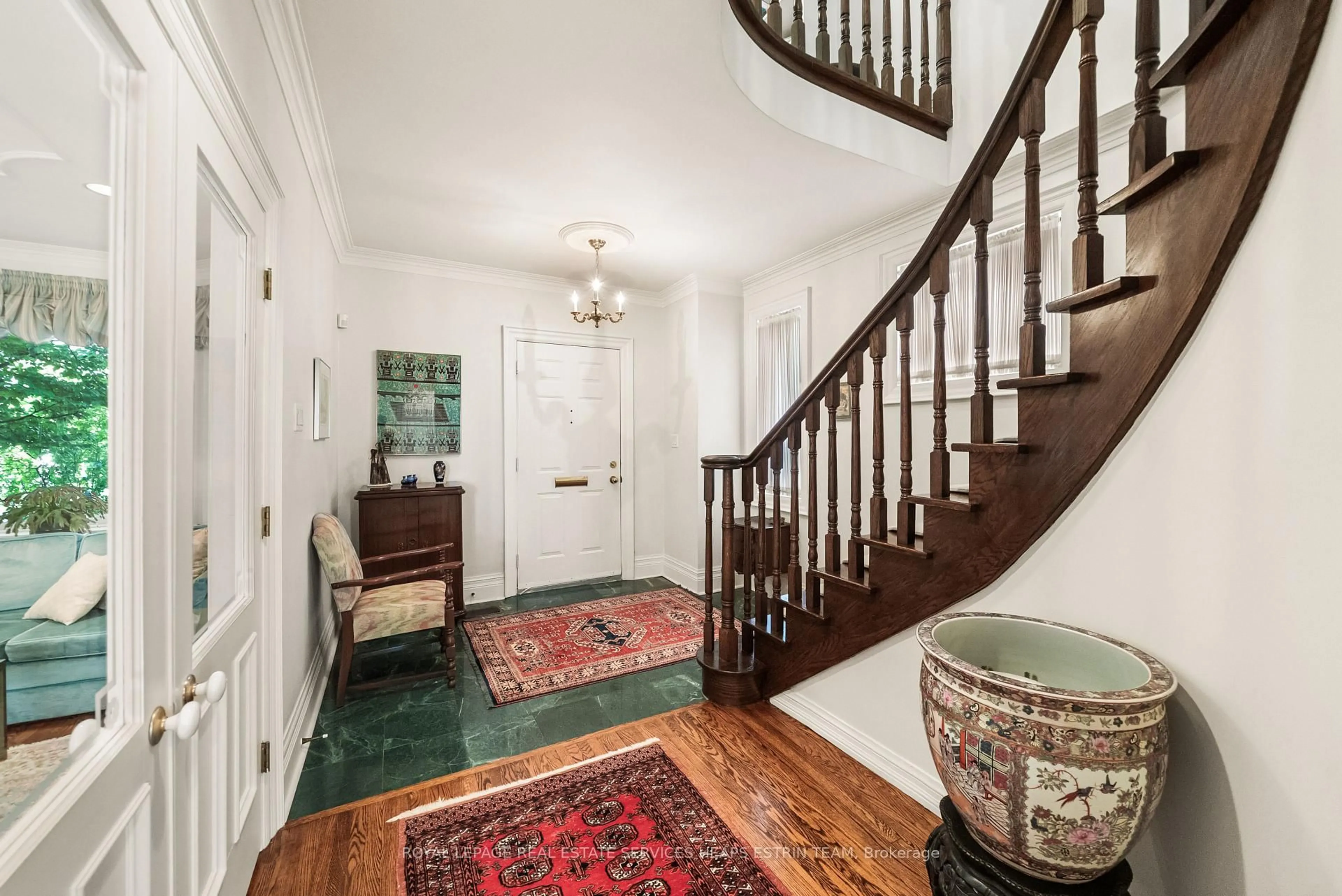 Indoor foyer for 9 Inglewood Dr, Toronto Ontario M4T 1G7
