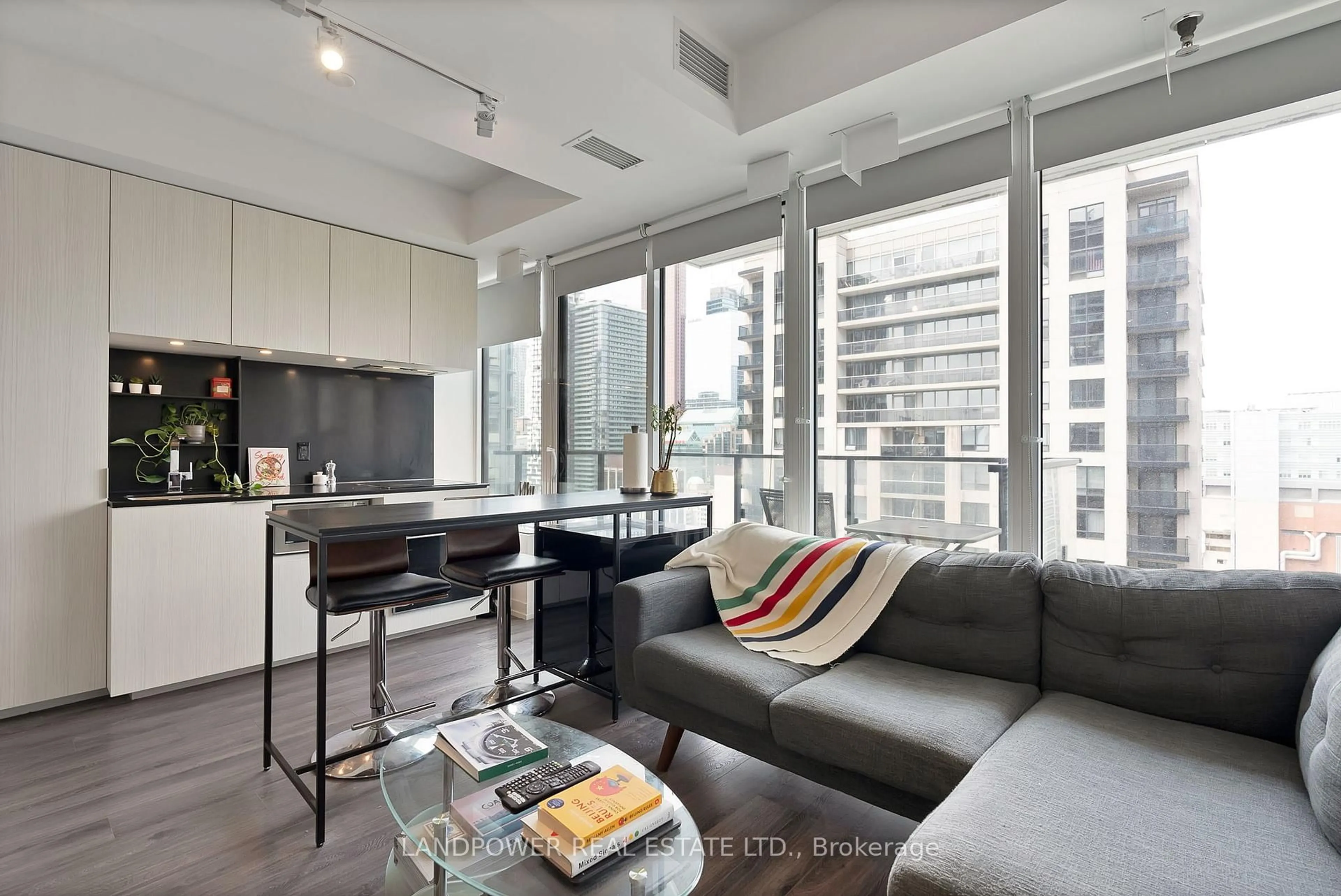 Living room with furniture, unknown for 77 Shuter St #2501, Toronto Ontario M5B 0B8