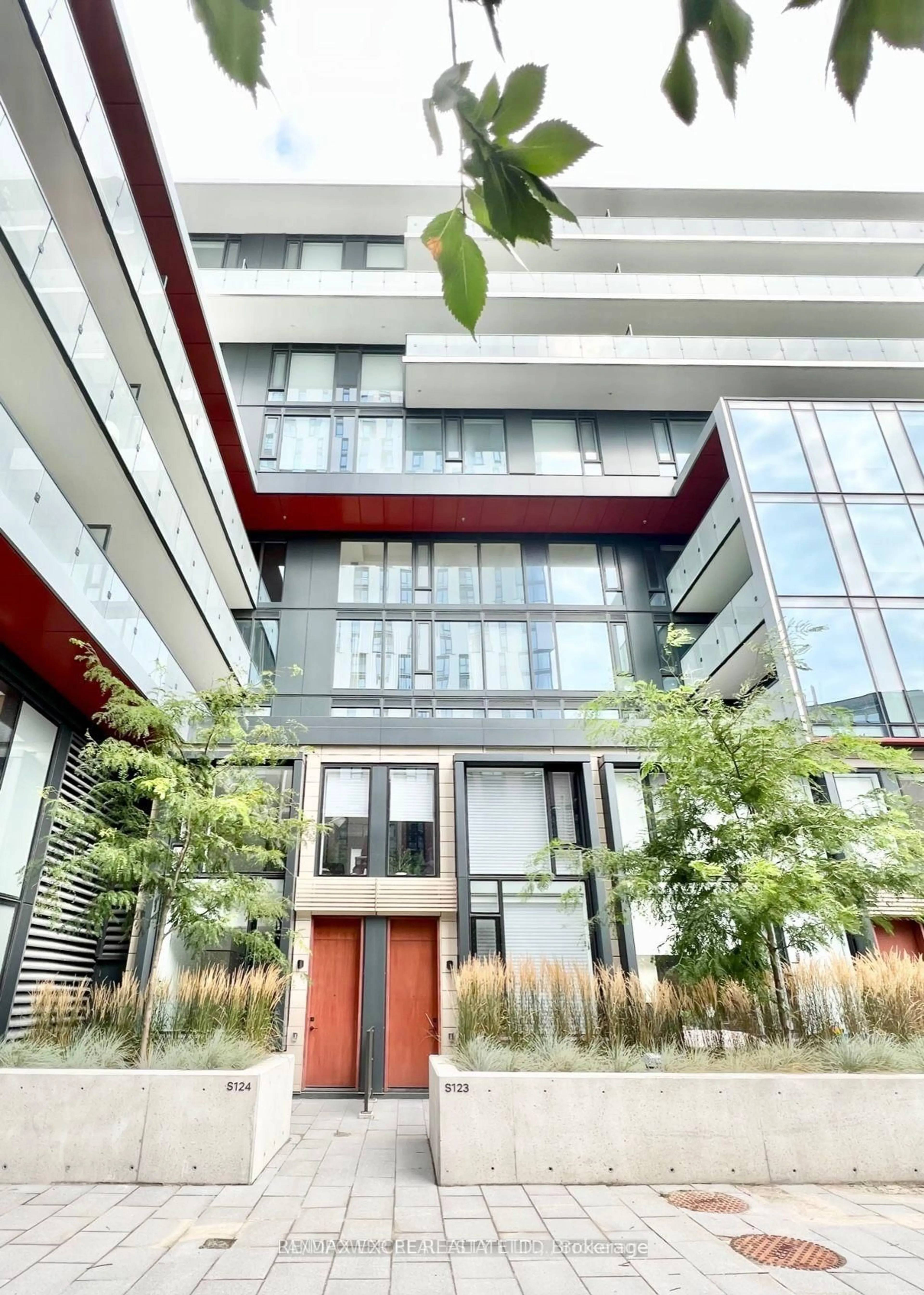 Indoor foyer for 180 Mill St #S123, Toronto Ontario M5A 0V7
